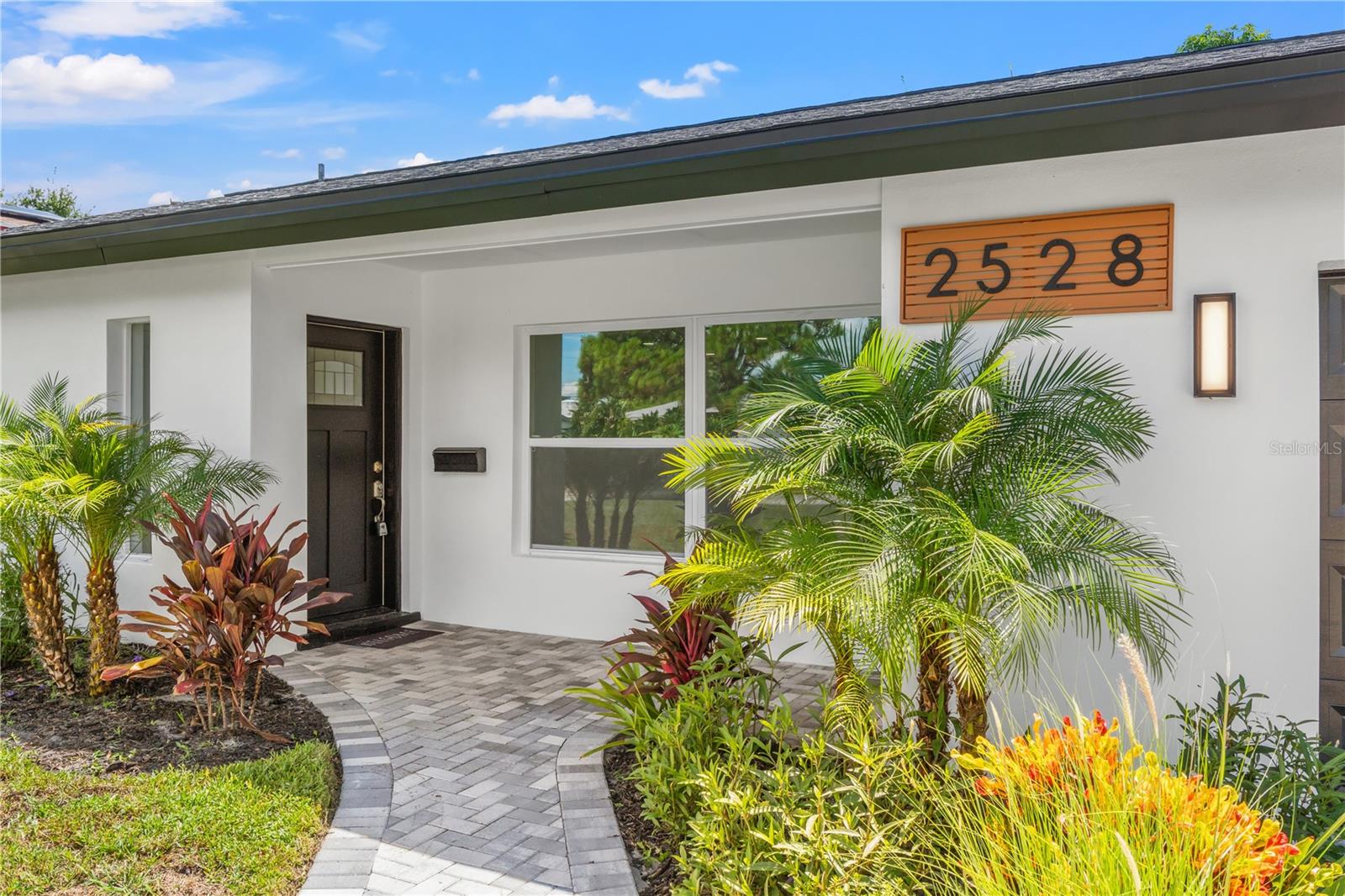 Listing photo id 57 for 2528 Columbus Way S