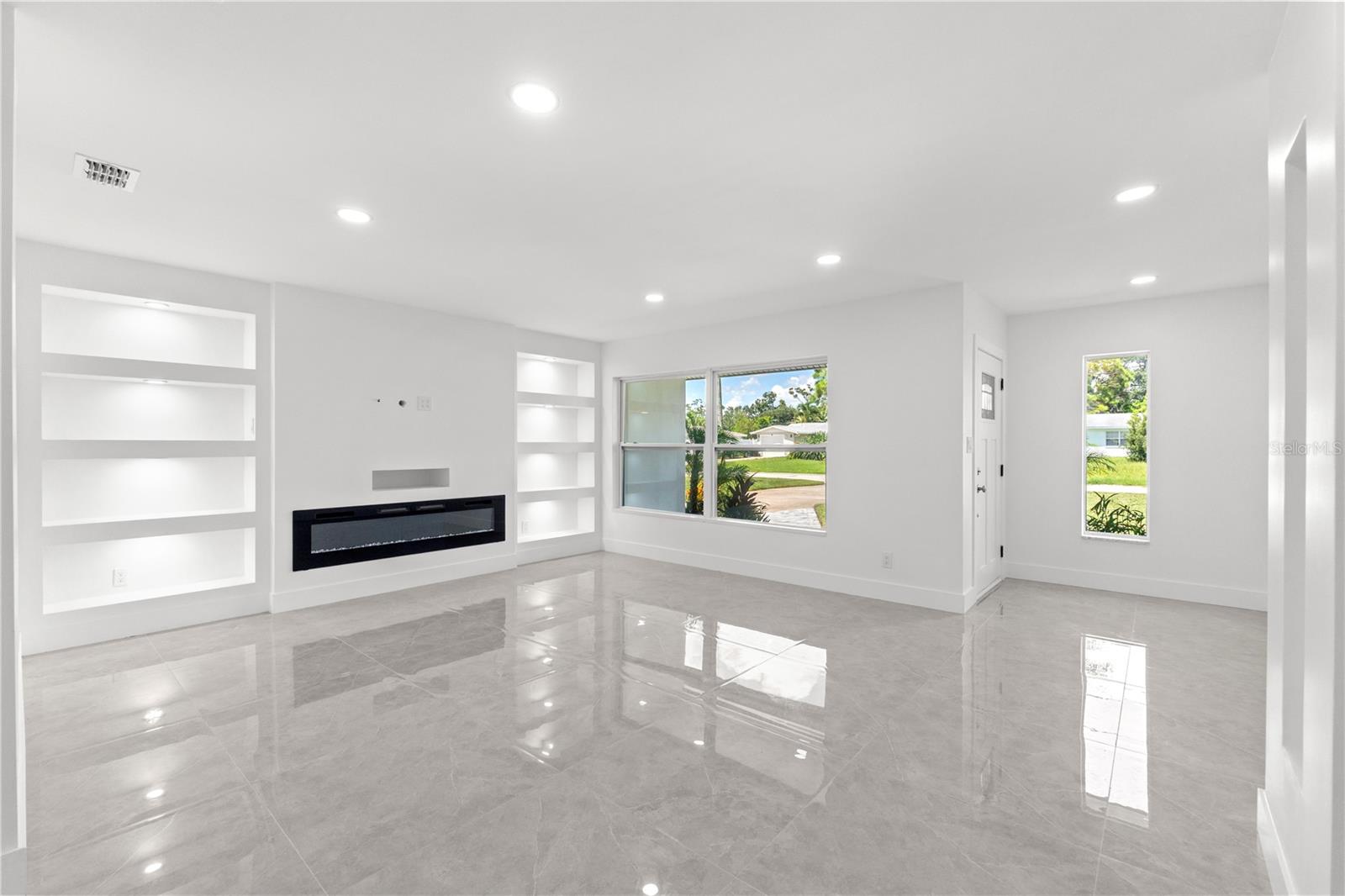 Listing photo id 6 for 2528 Columbus Way S