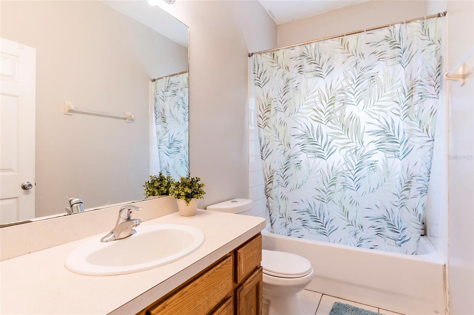 Image 13 of 25 For 8213 Klondyke Street