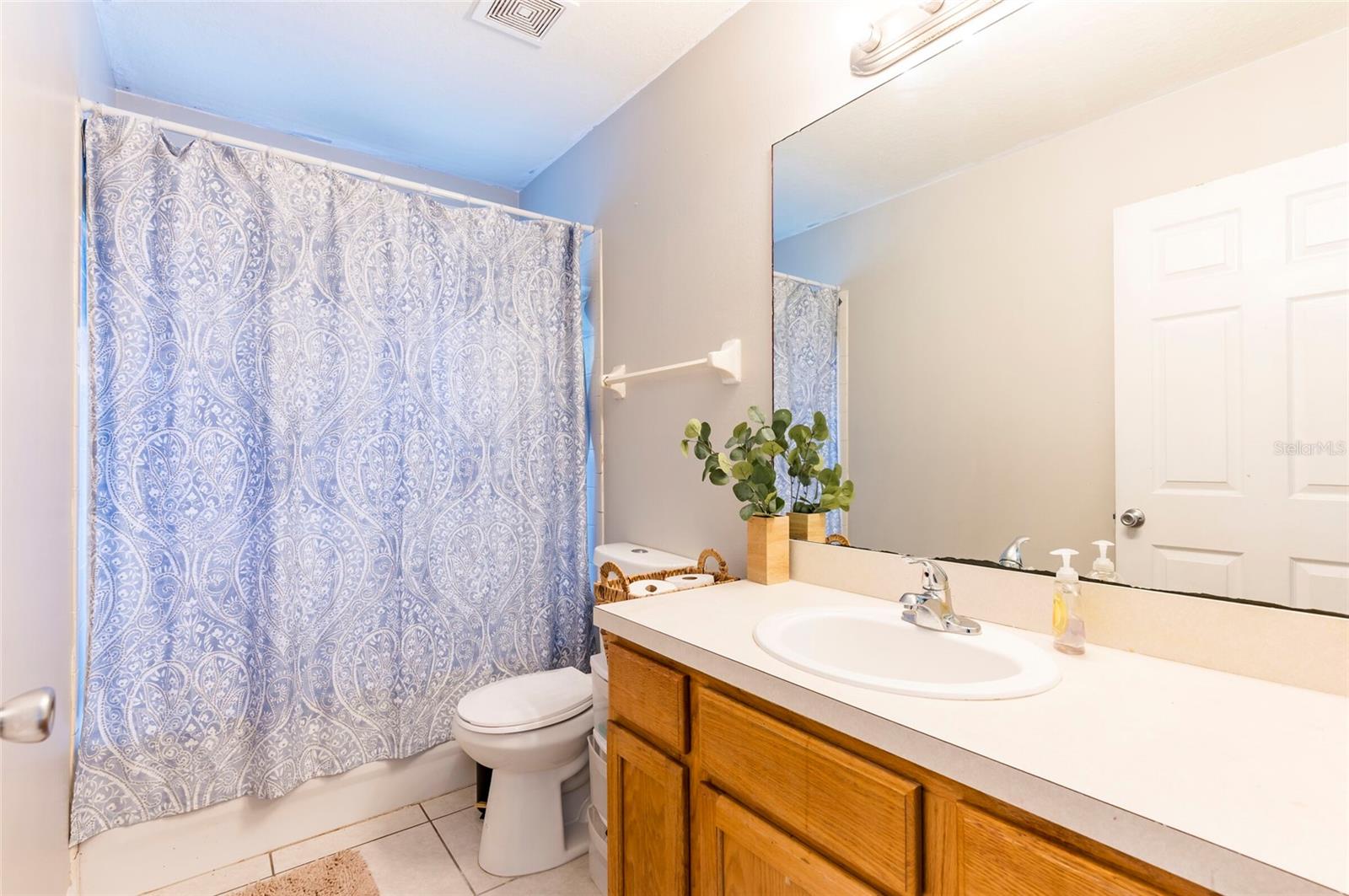 Image 17 of 25 For 8213 Klondyke Street