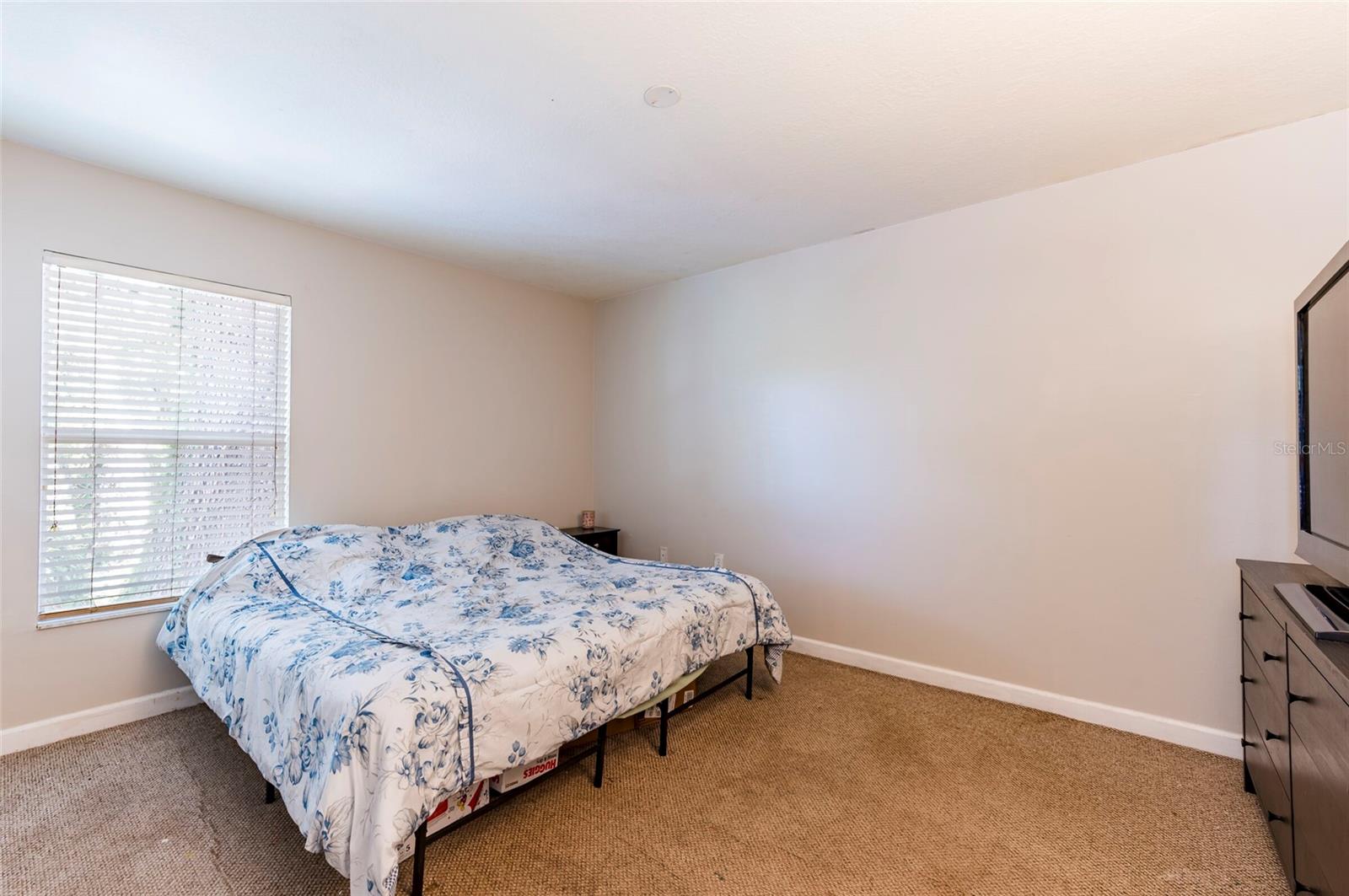 Image 18 of 25 For 8213 Klondyke Street