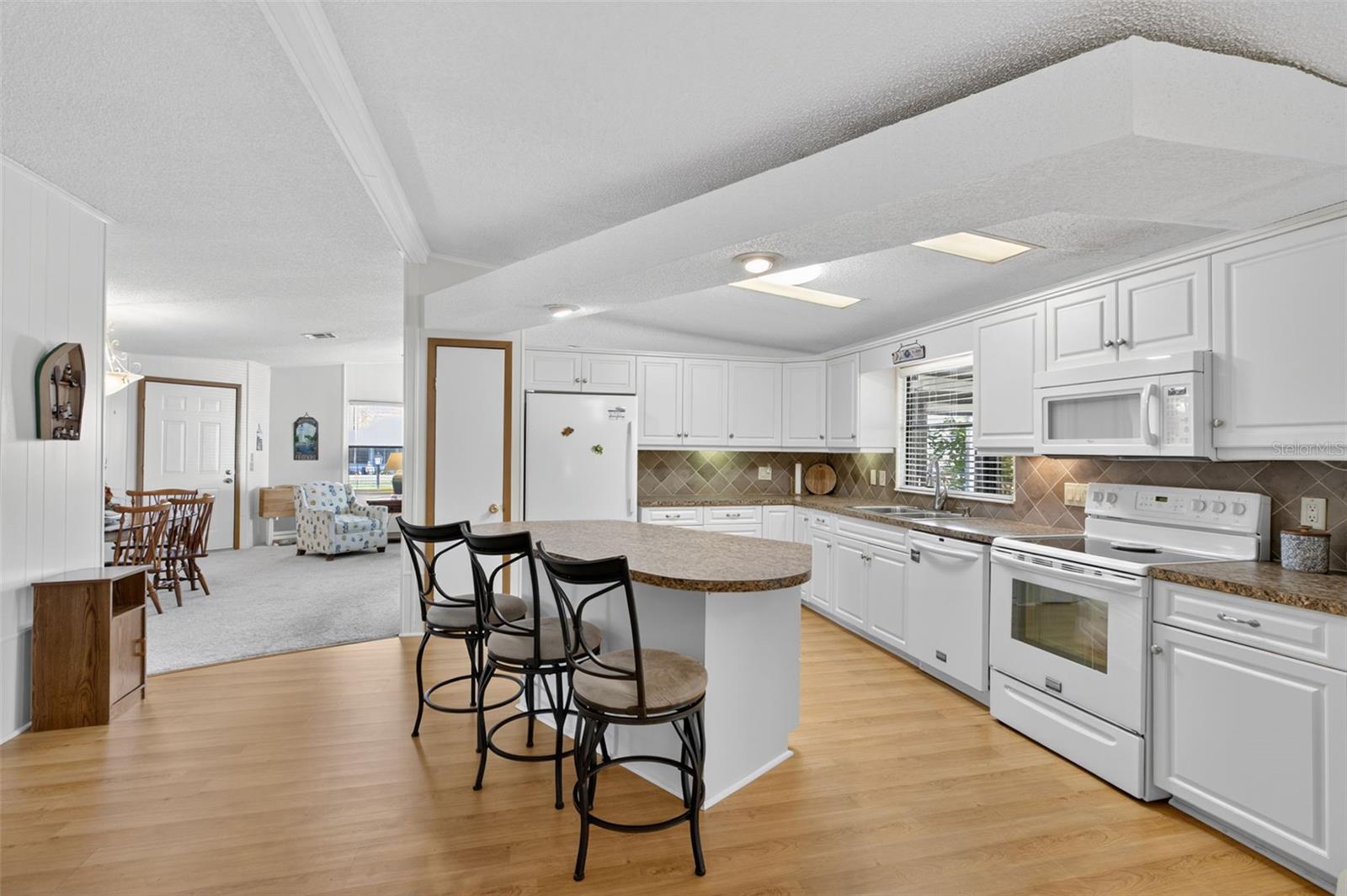 Image 10 of 85 For 905 Iglesia Drive