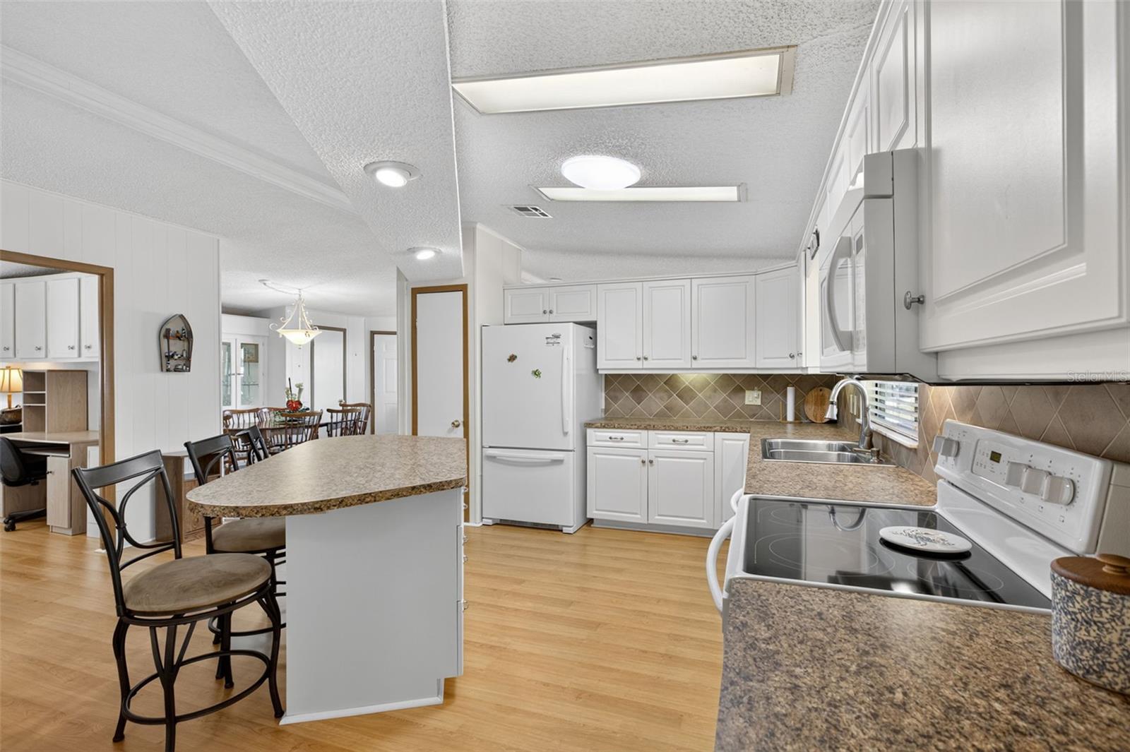 Image 11 of 85 For 905 Iglesia Drive