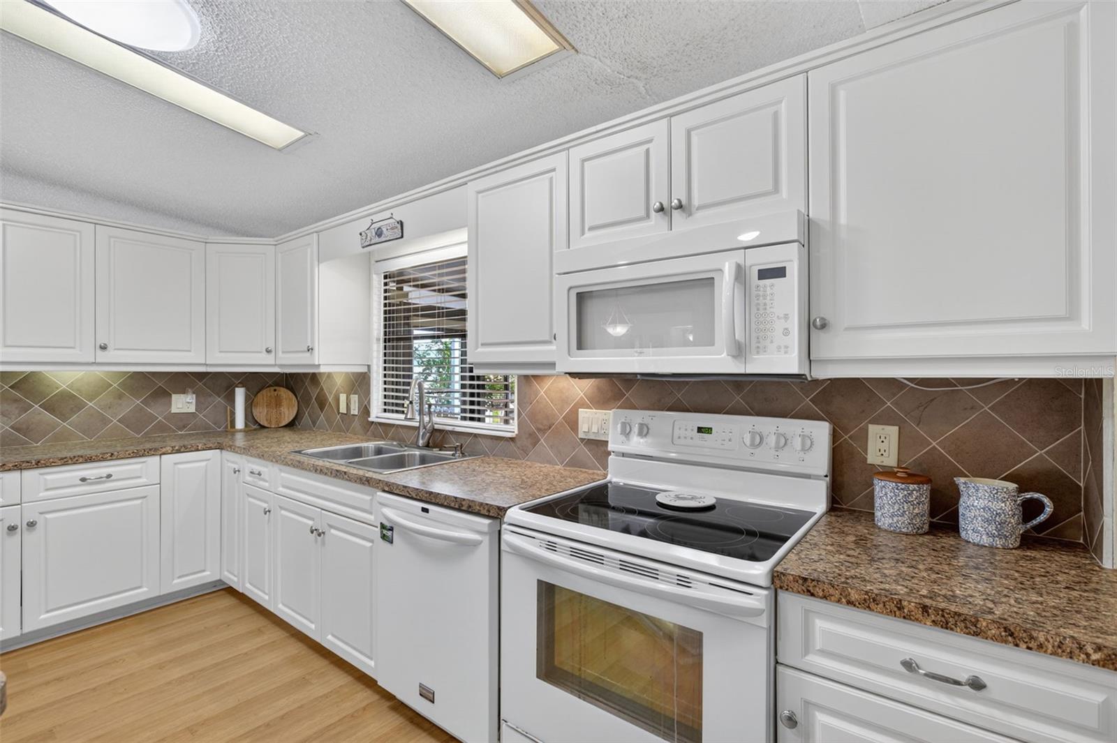 Image 12 of 85 For 905 Iglesia Drive