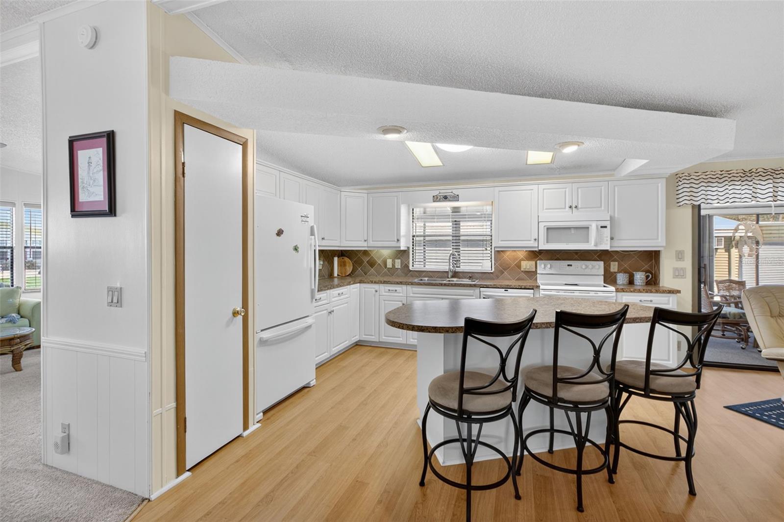 Image 9 of 85 For 905 Iglesia Drive