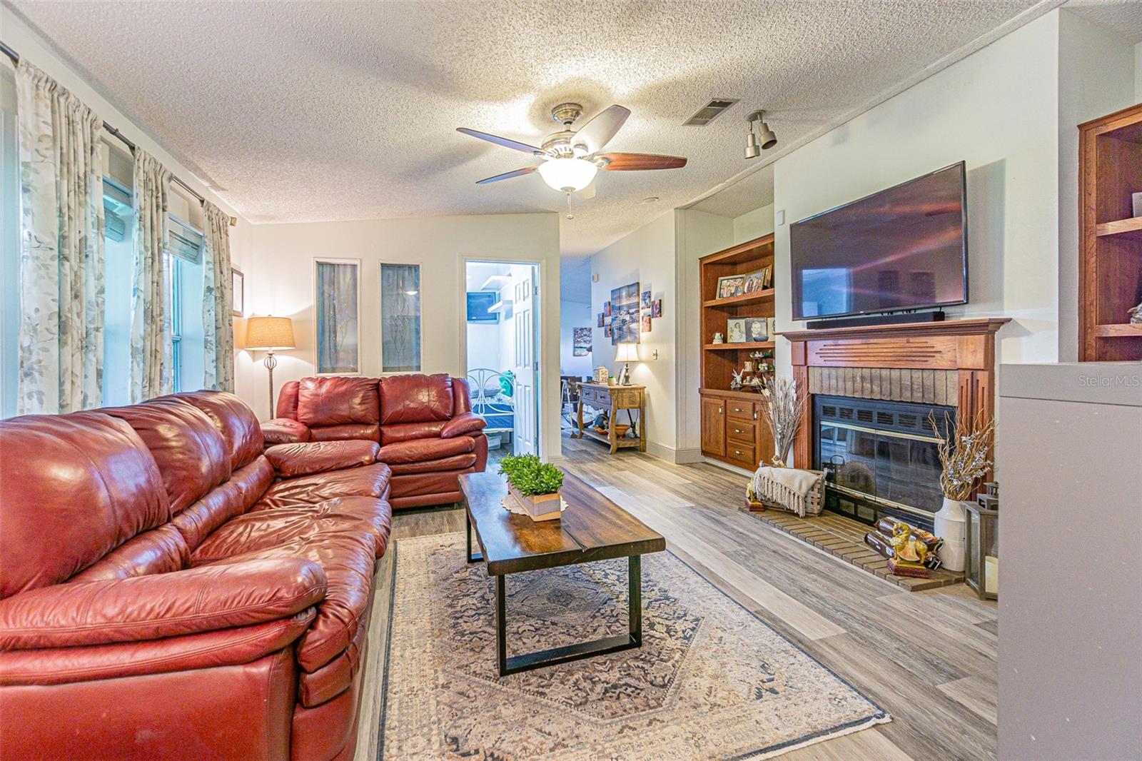 Image 17 of 61 For 3349 Oakwood Drive