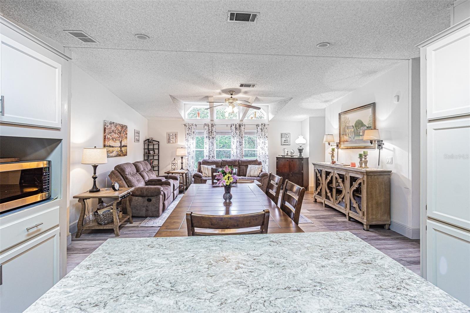 Image 4 of 61 For 3349 Oakwood Drive