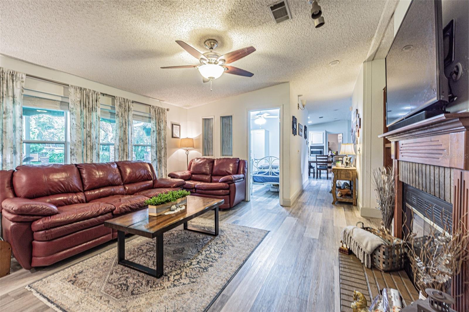 Image 5 of 61 For 3349 Oakwood Drive