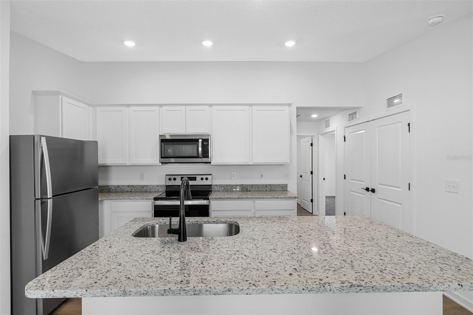 Image 4 of 8 For 12117 Millington Avenue
