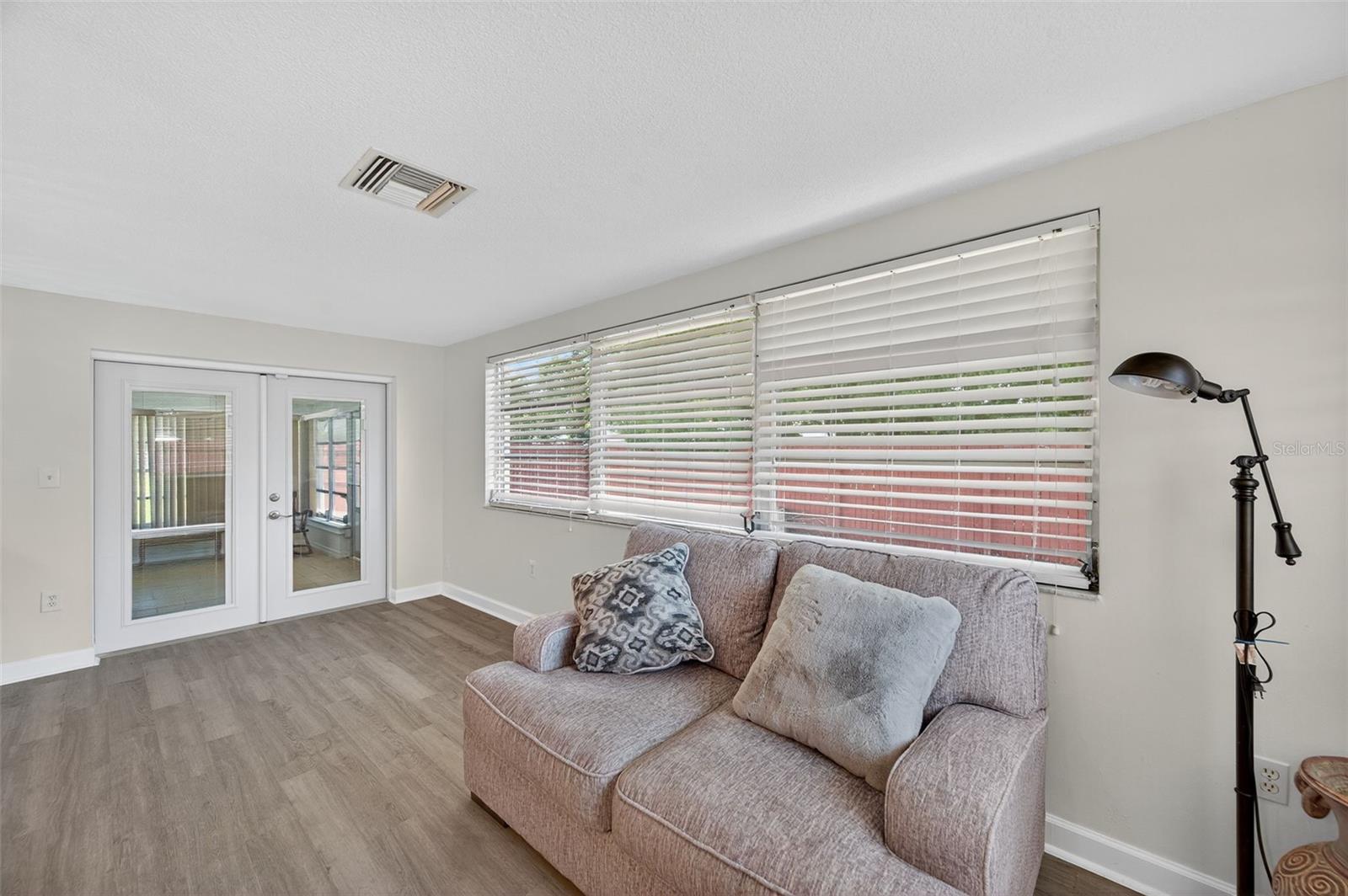 Image 13 of 51 For 10404 Loquat Drive