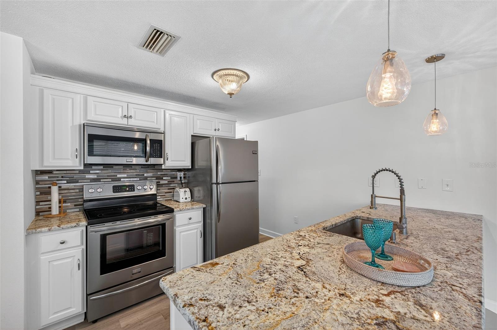 Image 16 of 51 For 10404 Loquat Drive