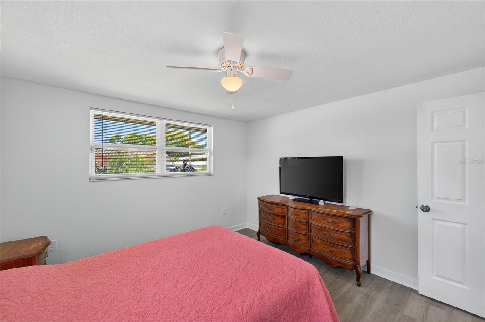 Image 22 of 51 For 10404 Loquat Drive