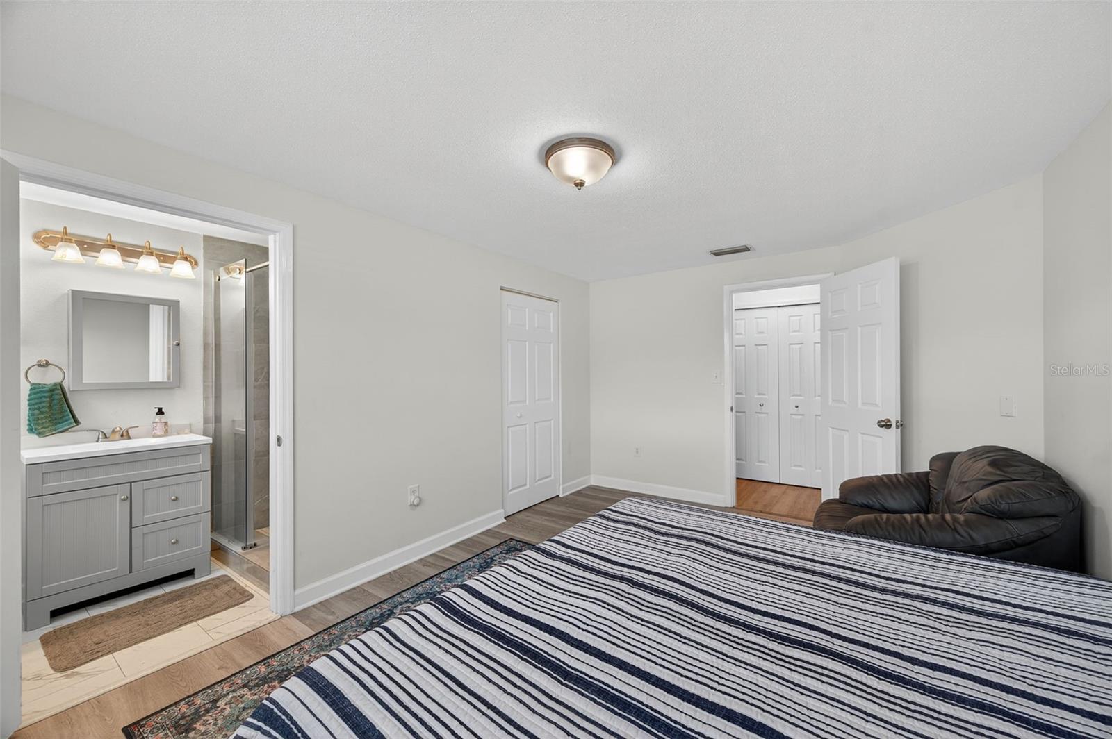 Image 29 of 51 For 10404 Loquat Drive