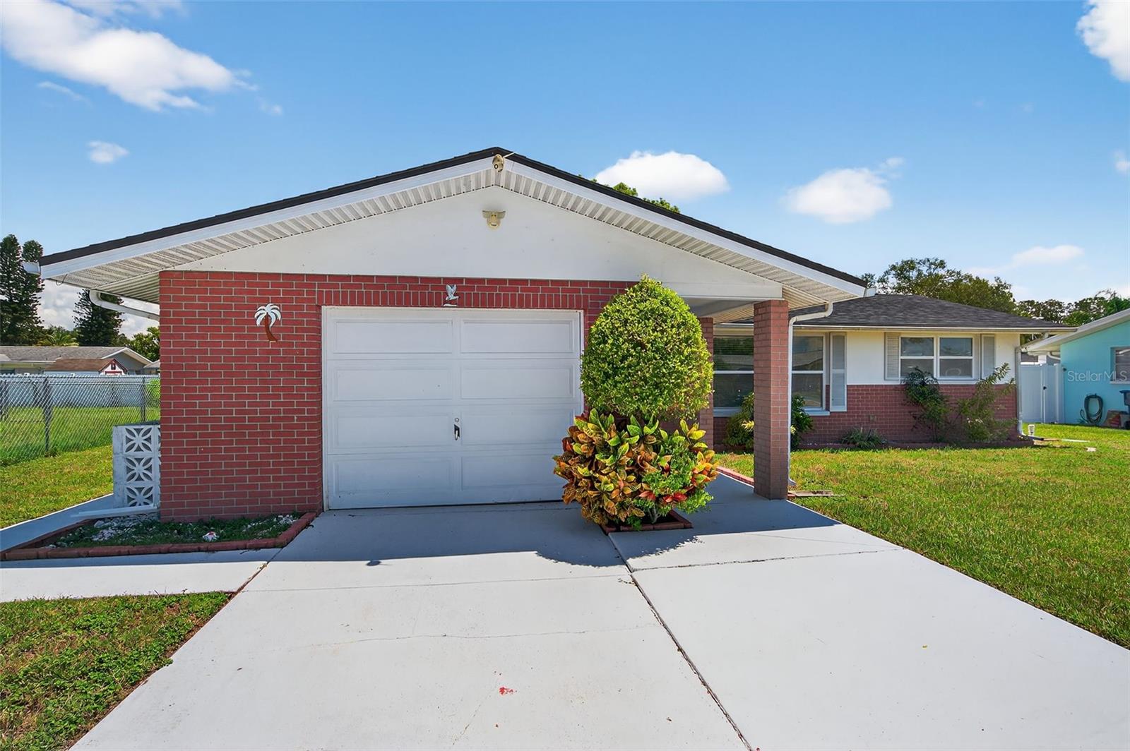 Image 3 of 51 For 10404 Loquat Drive