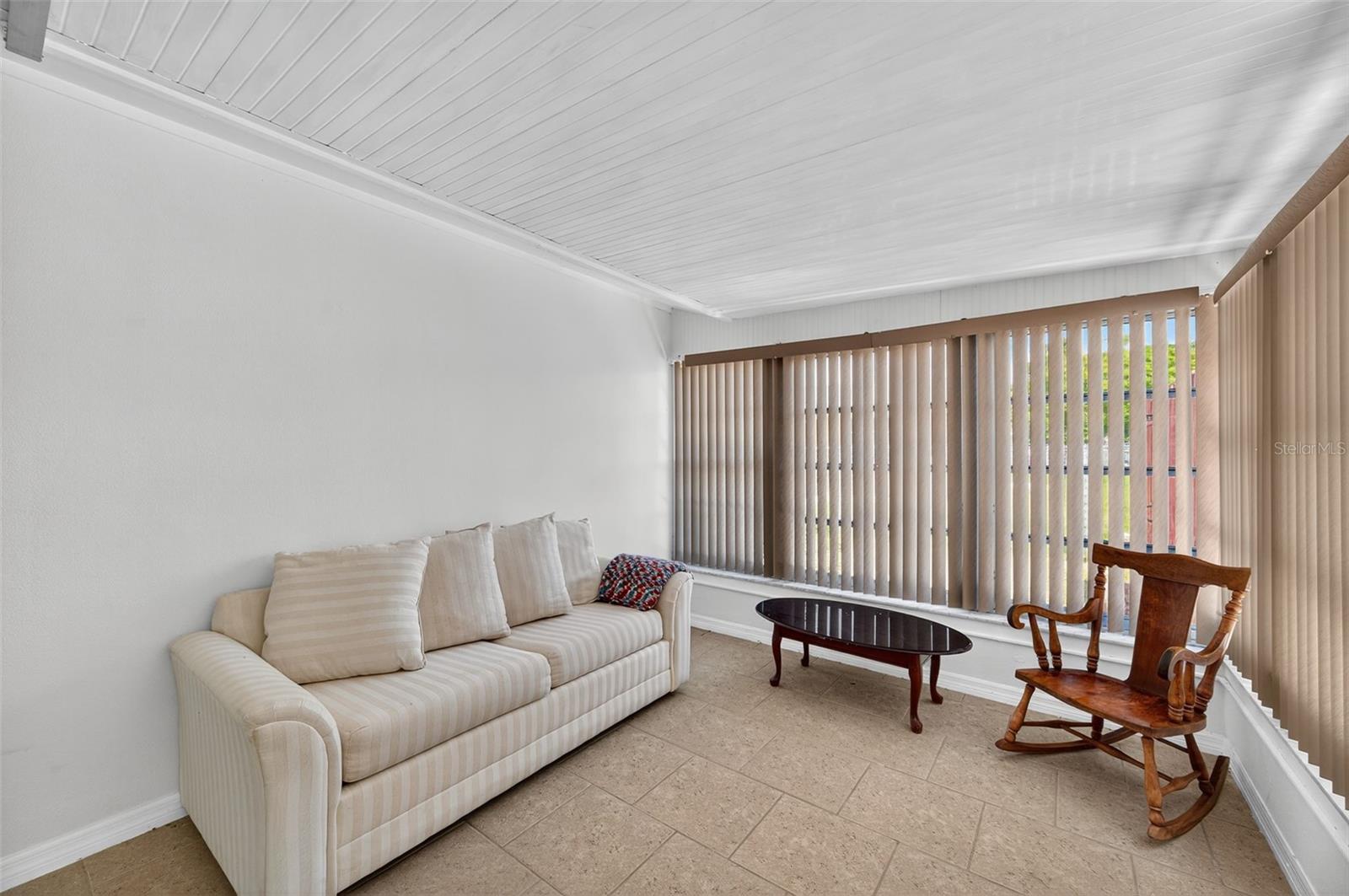 Image 36 of 51 For 10404 Loquat Drive