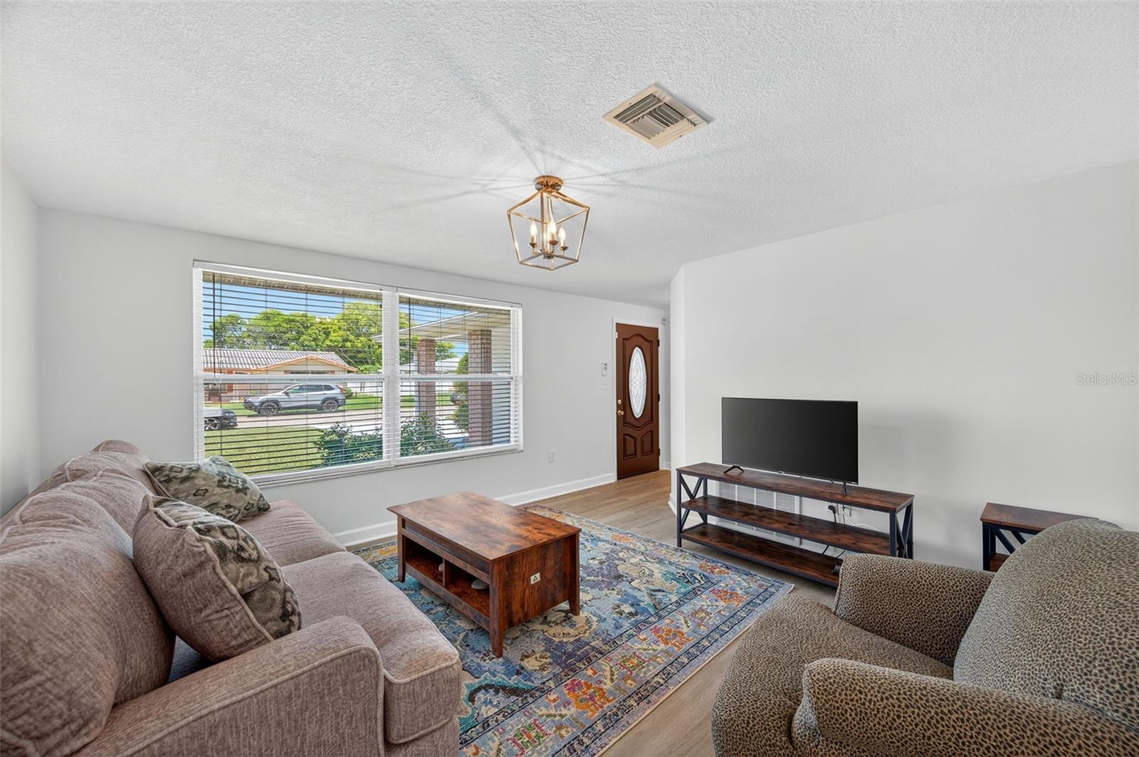 Image 6 of 51 For 10404 Loquat Drive