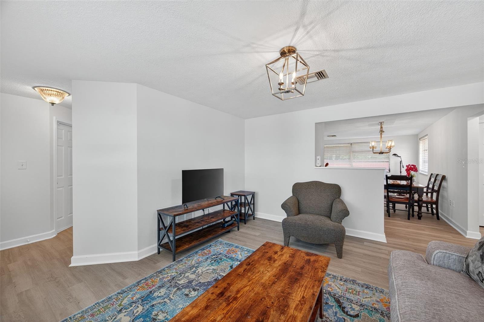 Image 9 of 51 For 10404 Loquat Drive