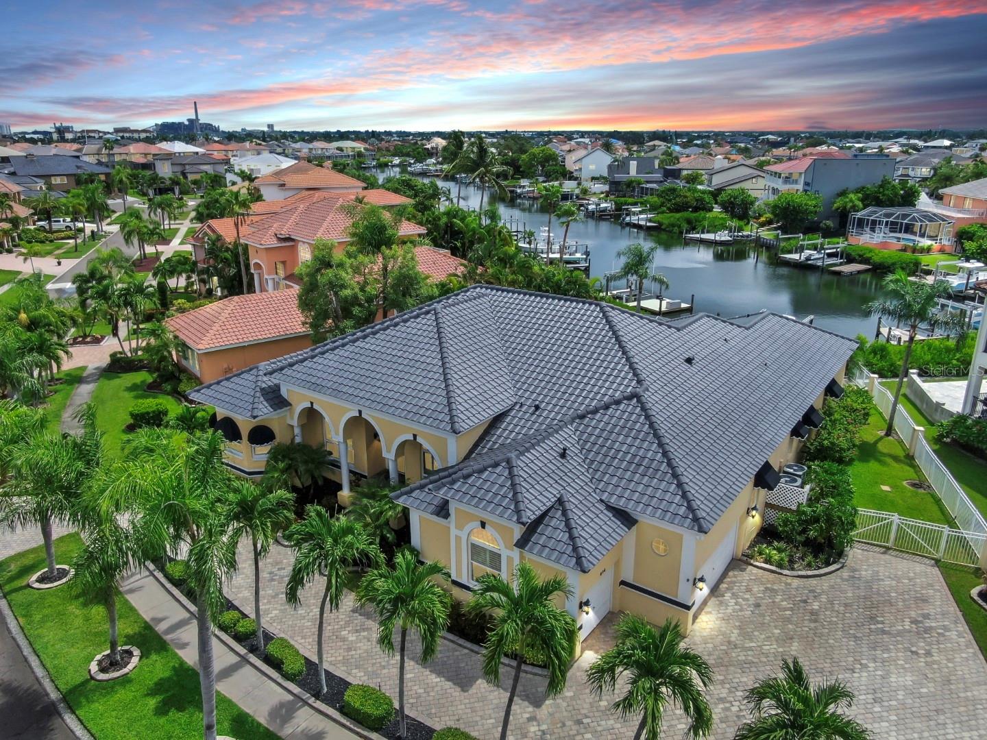 Image 5 of 75 For 914 Capriccio Lane