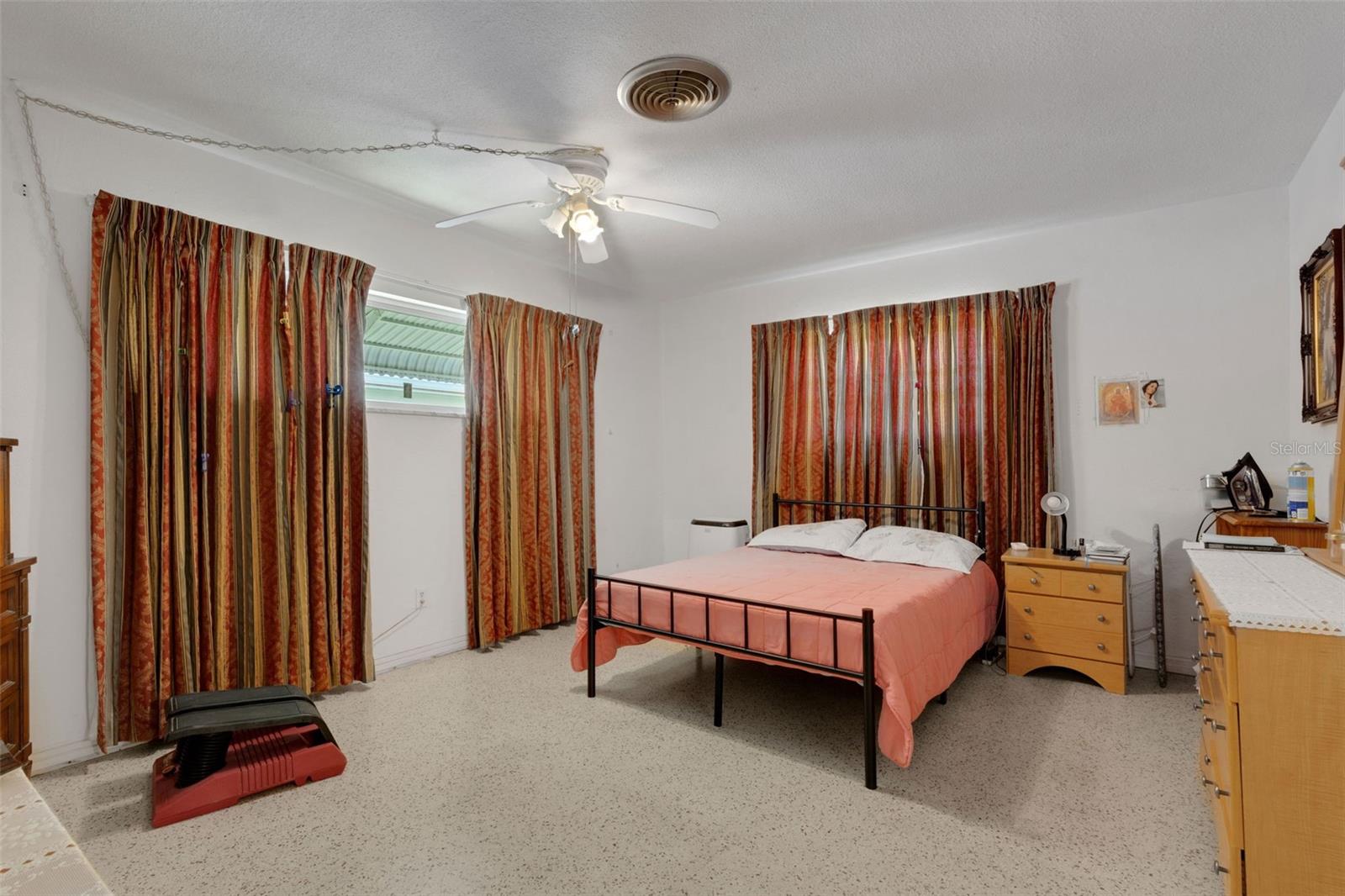 Listing photo id 8 for 2697 66th Terrace S