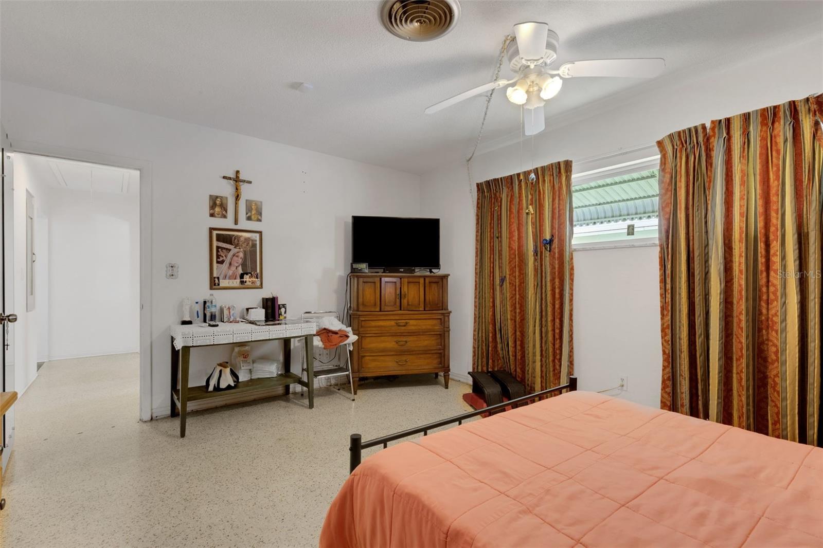 Listing photo id 9 for 2697 66th Terrace S