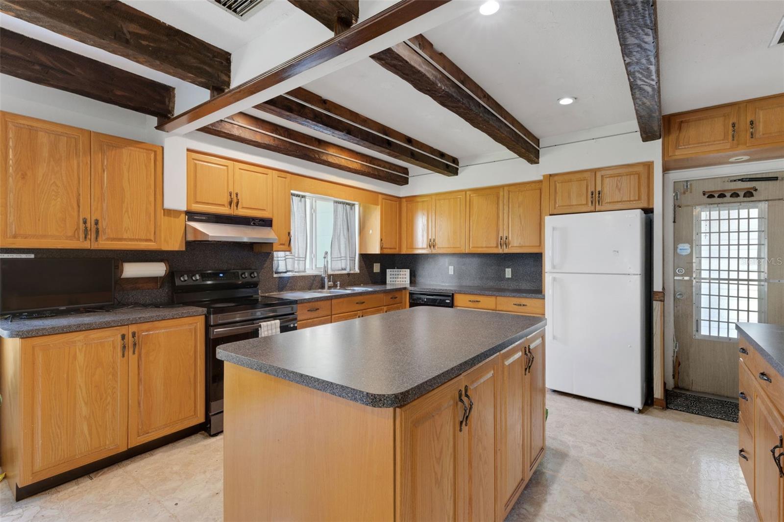 Listing photo id 13 for 2697 66th Terrace S