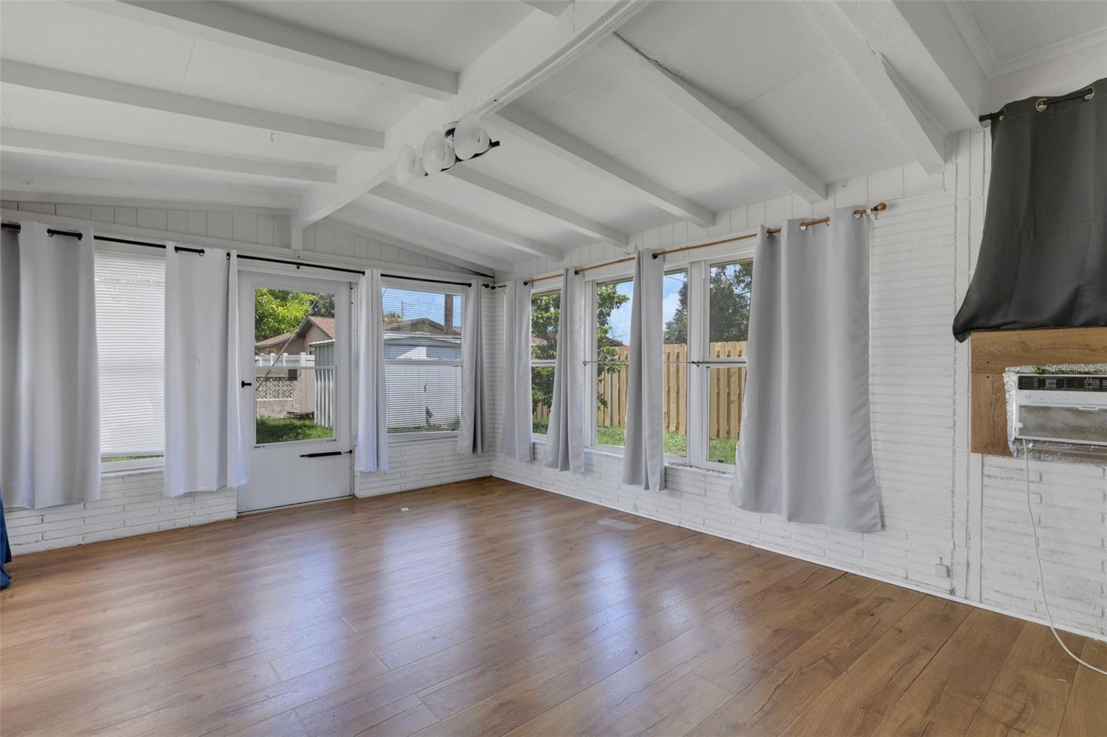 Listing photo id 14 for 2697 66th Terrace S