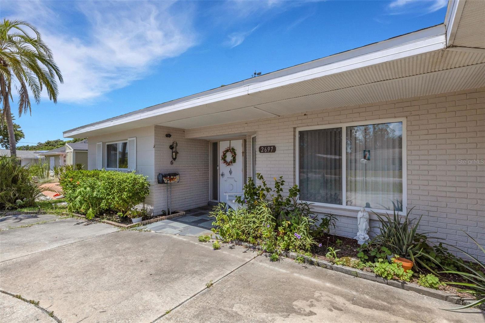 Listing photo id 16 for 2697 66th Terrace S