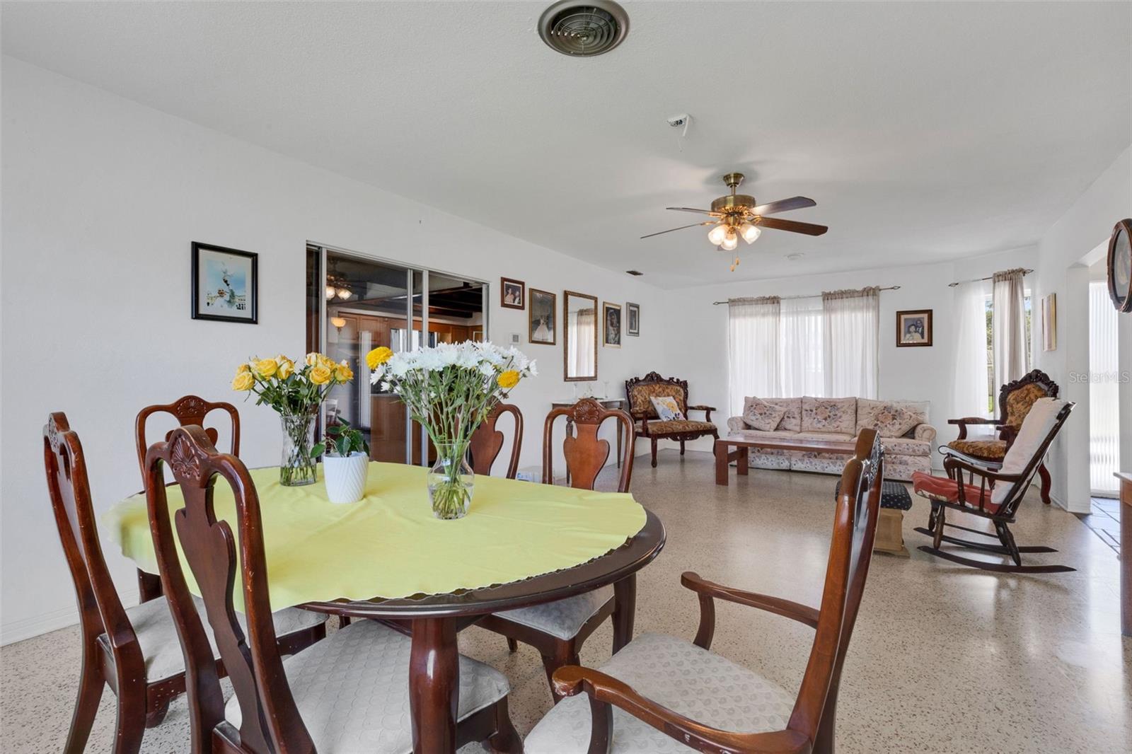 Listing photo id 3 for 2697 66th Terrace S