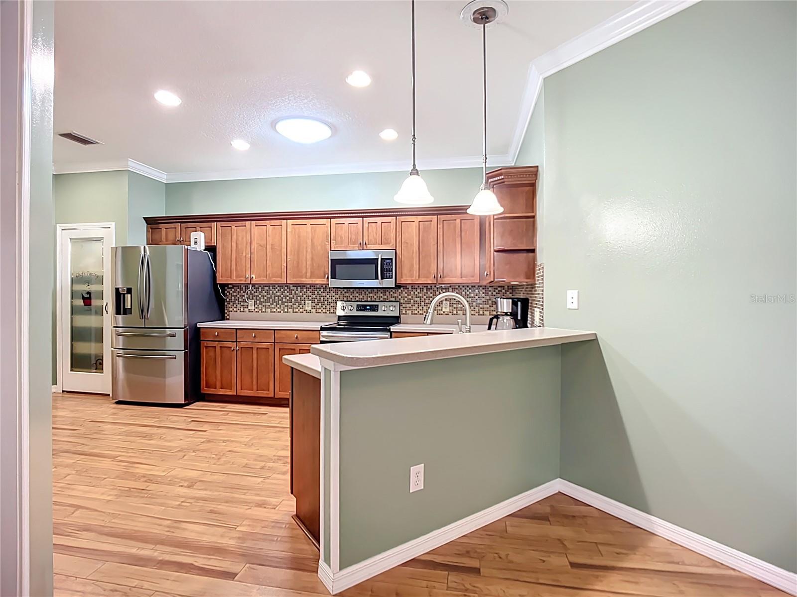 Image 12 of 52 For 15733 Phoebepark Avenue