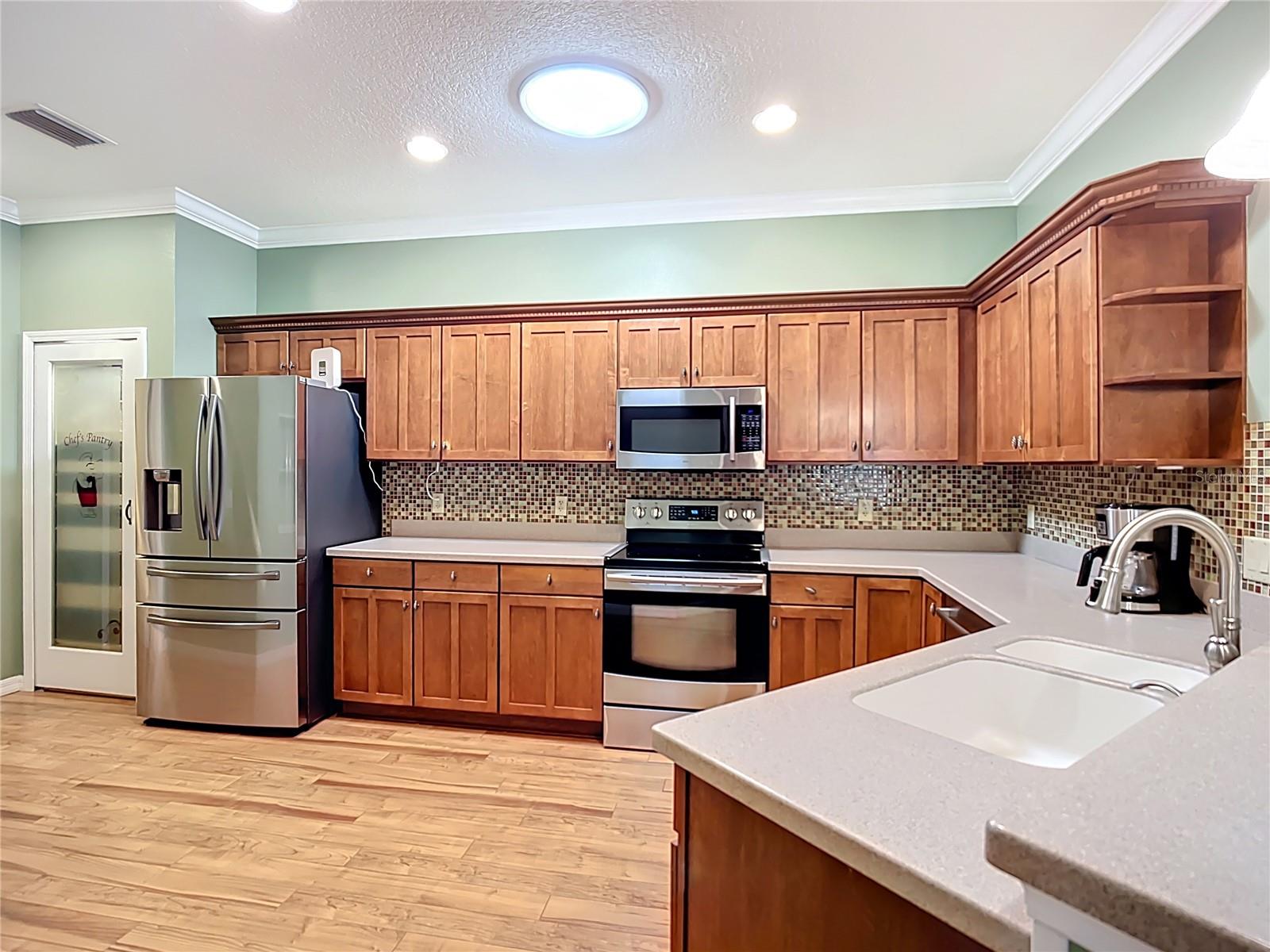 Image 13 of 52 For 15733 Phoebepark Avenue