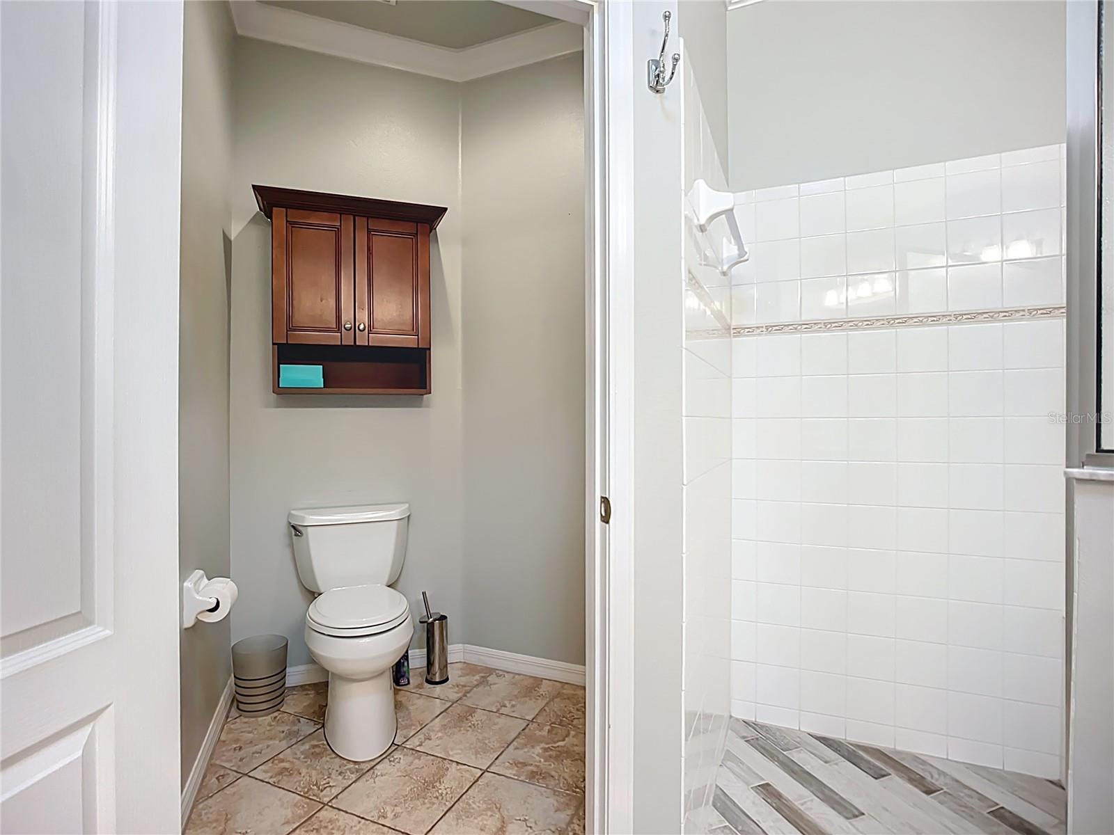 Image 23 of 52 For 15733 Phoebepark Avenue