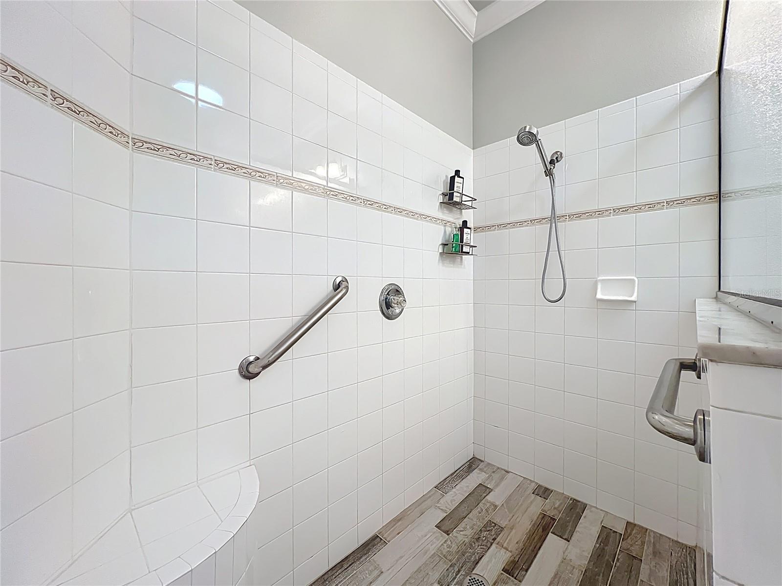 Image 24 of 52 For 15733 Phoebepark Avenue