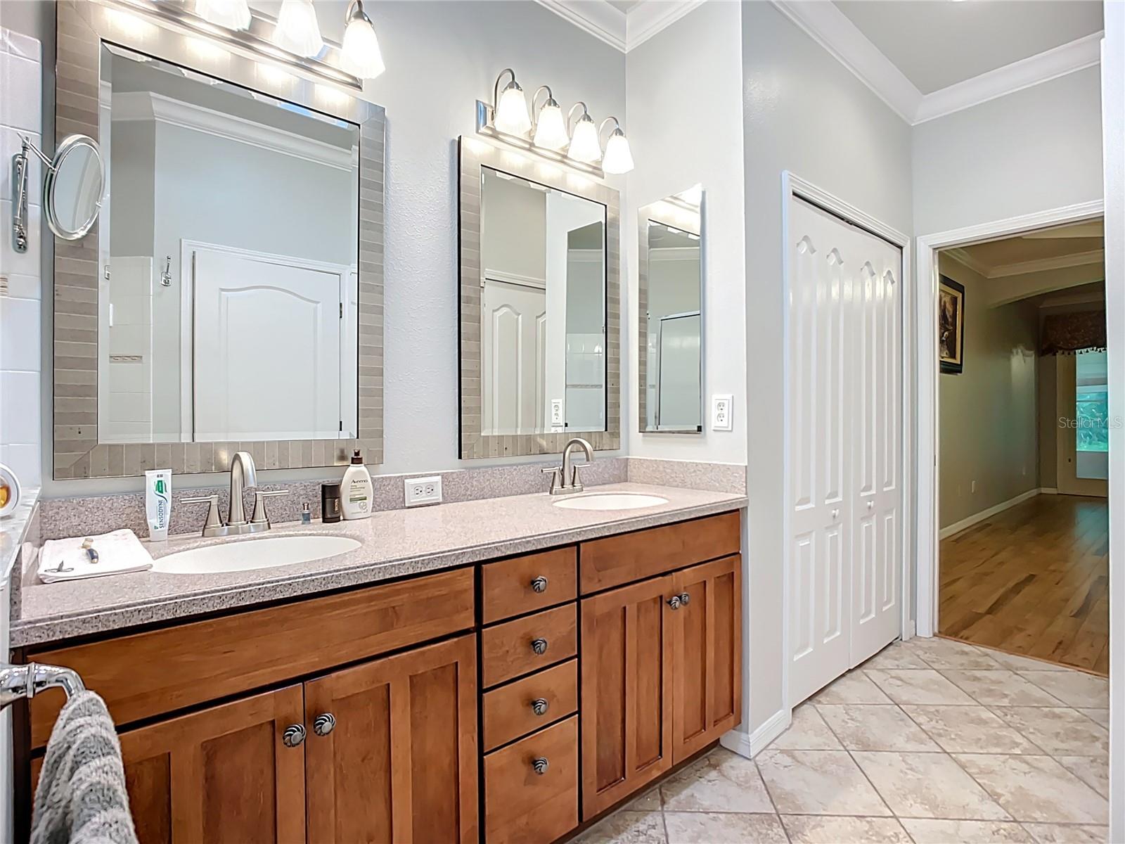 Image 25 of 52 For 15733 Phoebepark Avenue