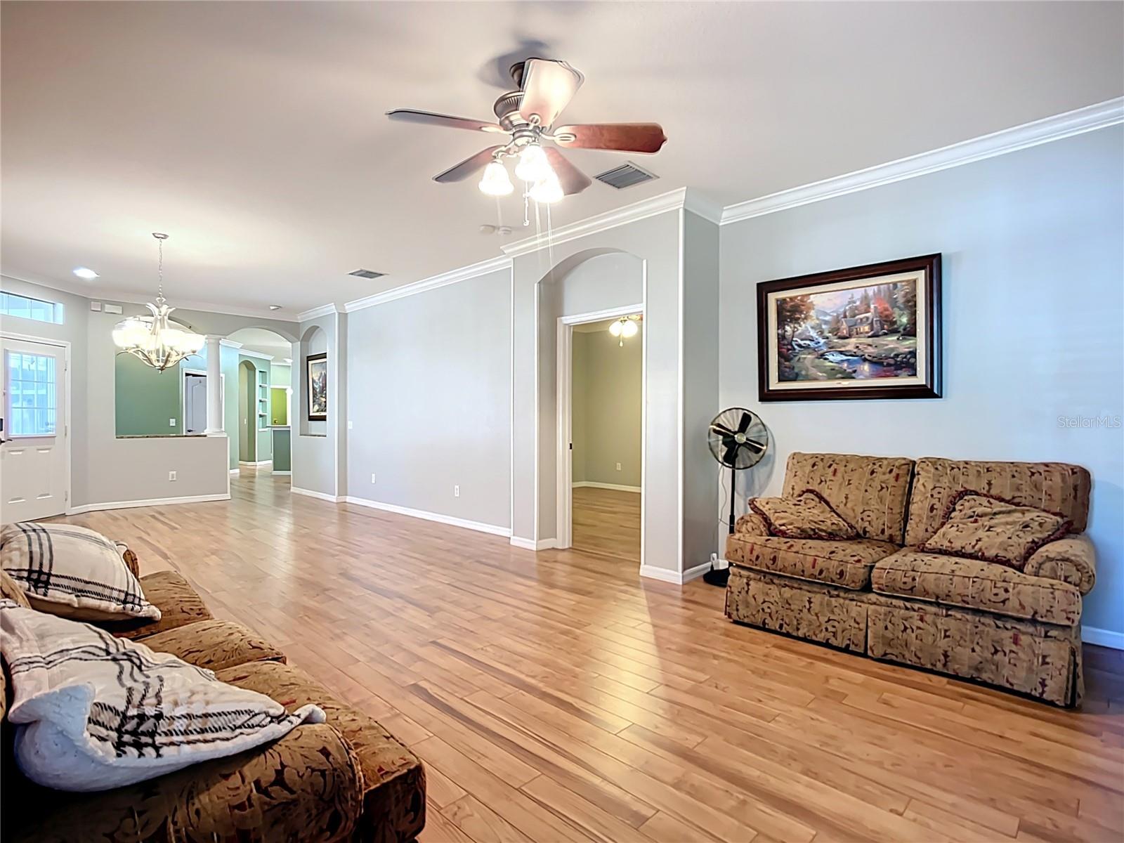 Image 7 of 52 For 15733 Phoebepark Avenue