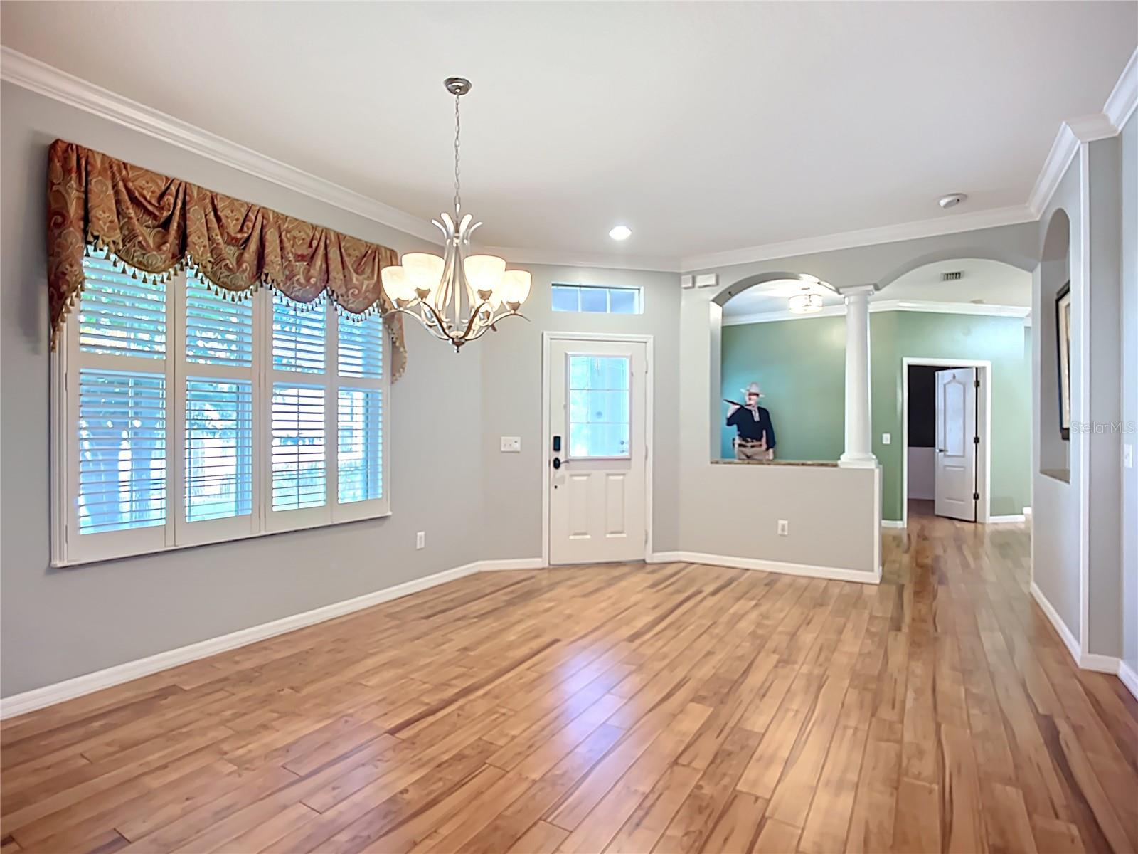 Image 8 of 52 For 15733 Phoebepark Avenue
