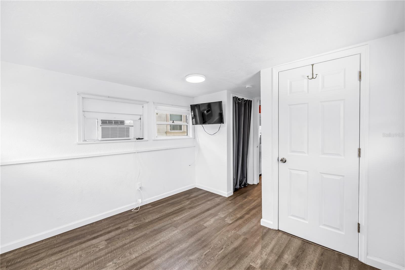 Image 19 of 48 For 3521 Ithaca Street N