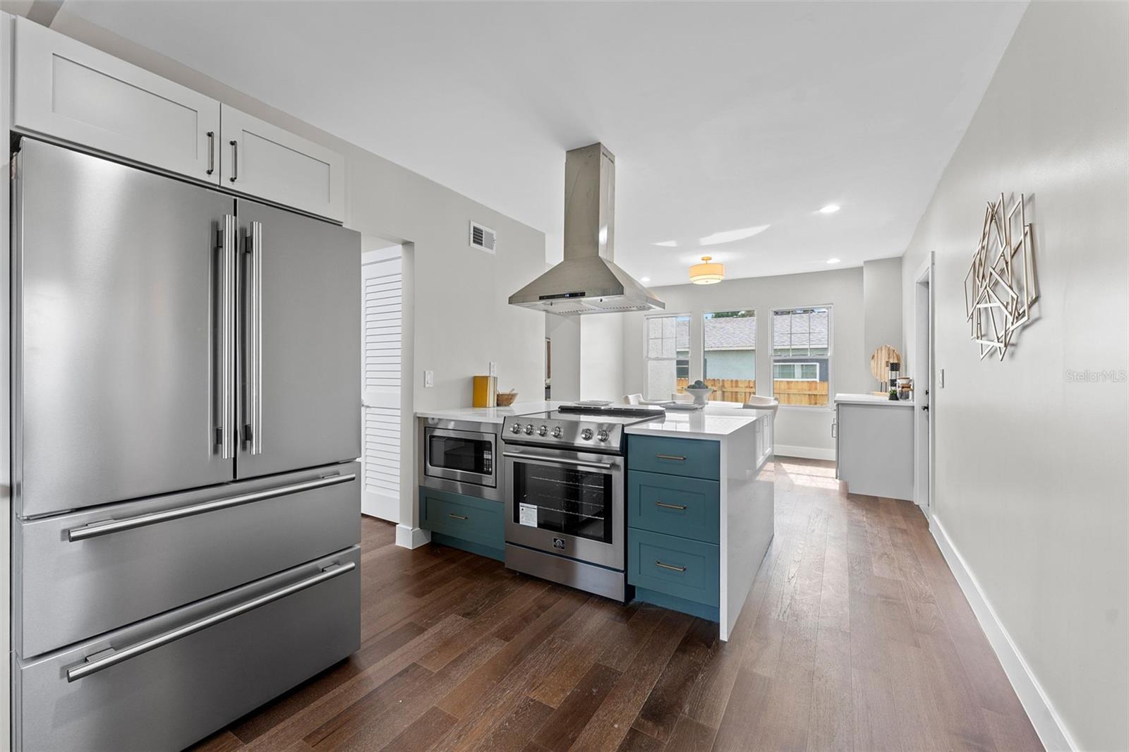Image 10 of 37 For 851 37th Avenue S