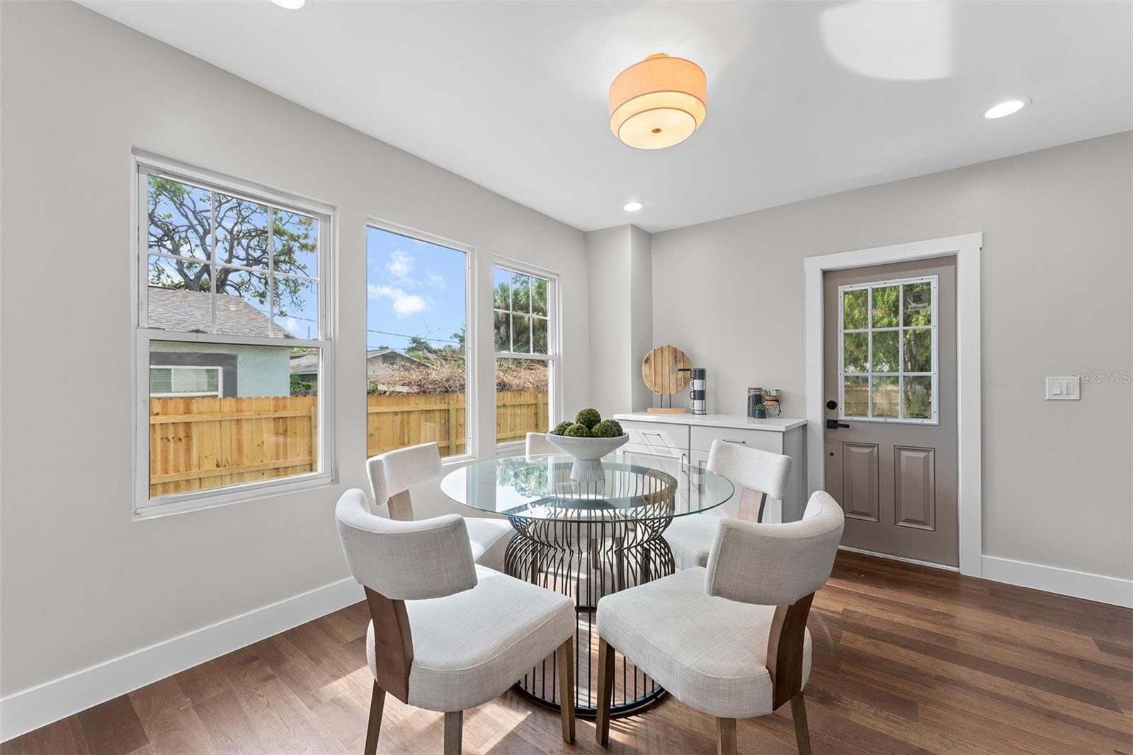 Image 12 of 37 For 851 37th Avenue S