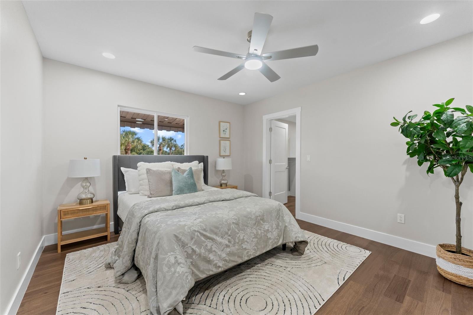 Image 14 of 37 For 851 37th Avenue S