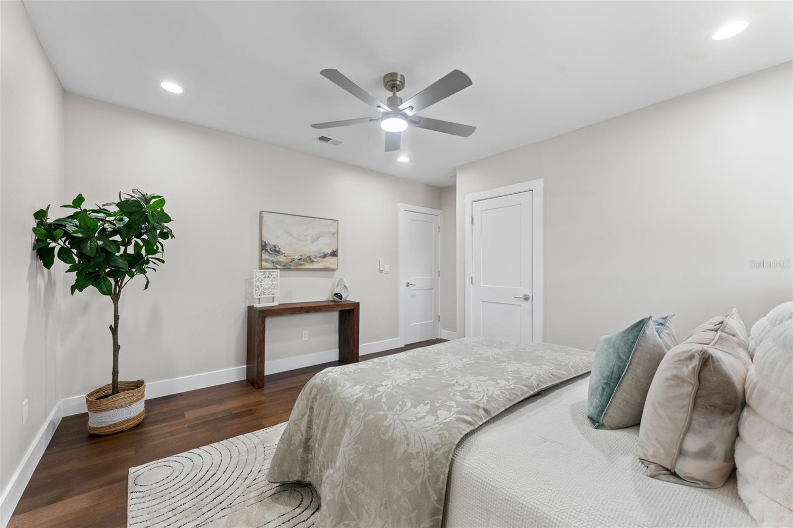 Image 15 of 37 For 851 37th Avenue S