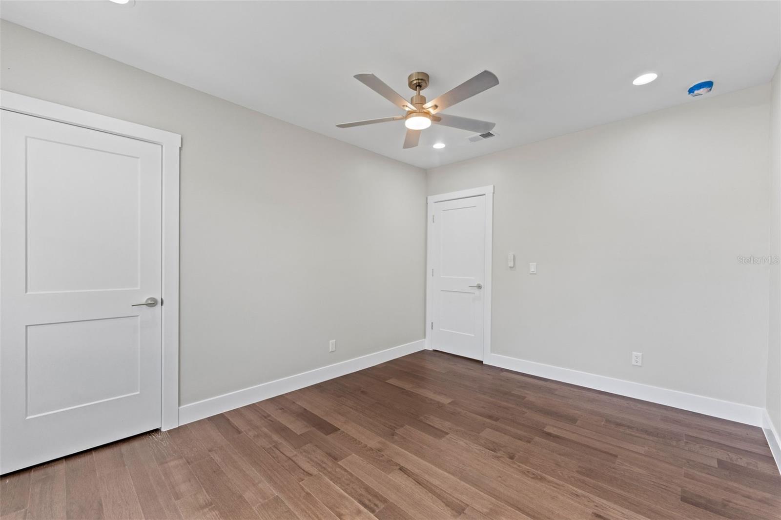 Image 20 of 37 For 851 37th Avenue S