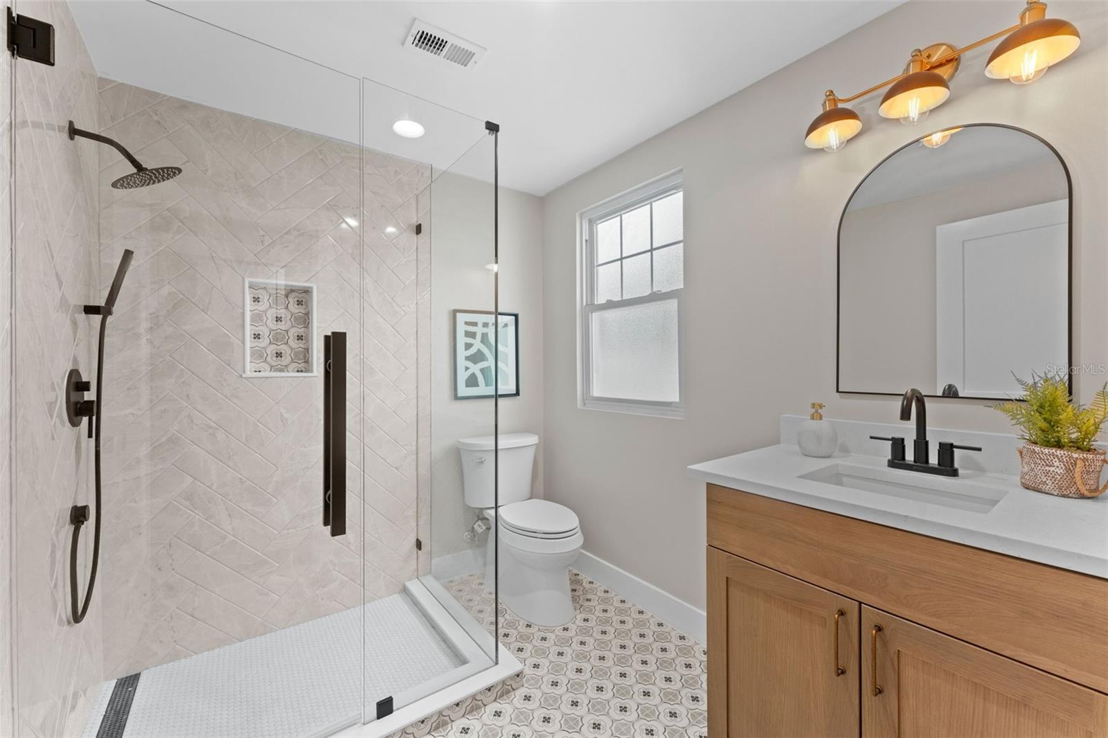 Image 21 of 37 For 851 37th Avenue S