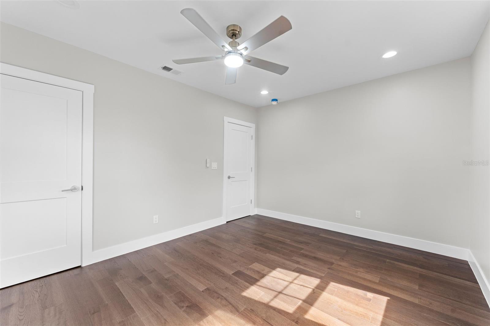 Image 23 of 37 For 851 37th Avenue S