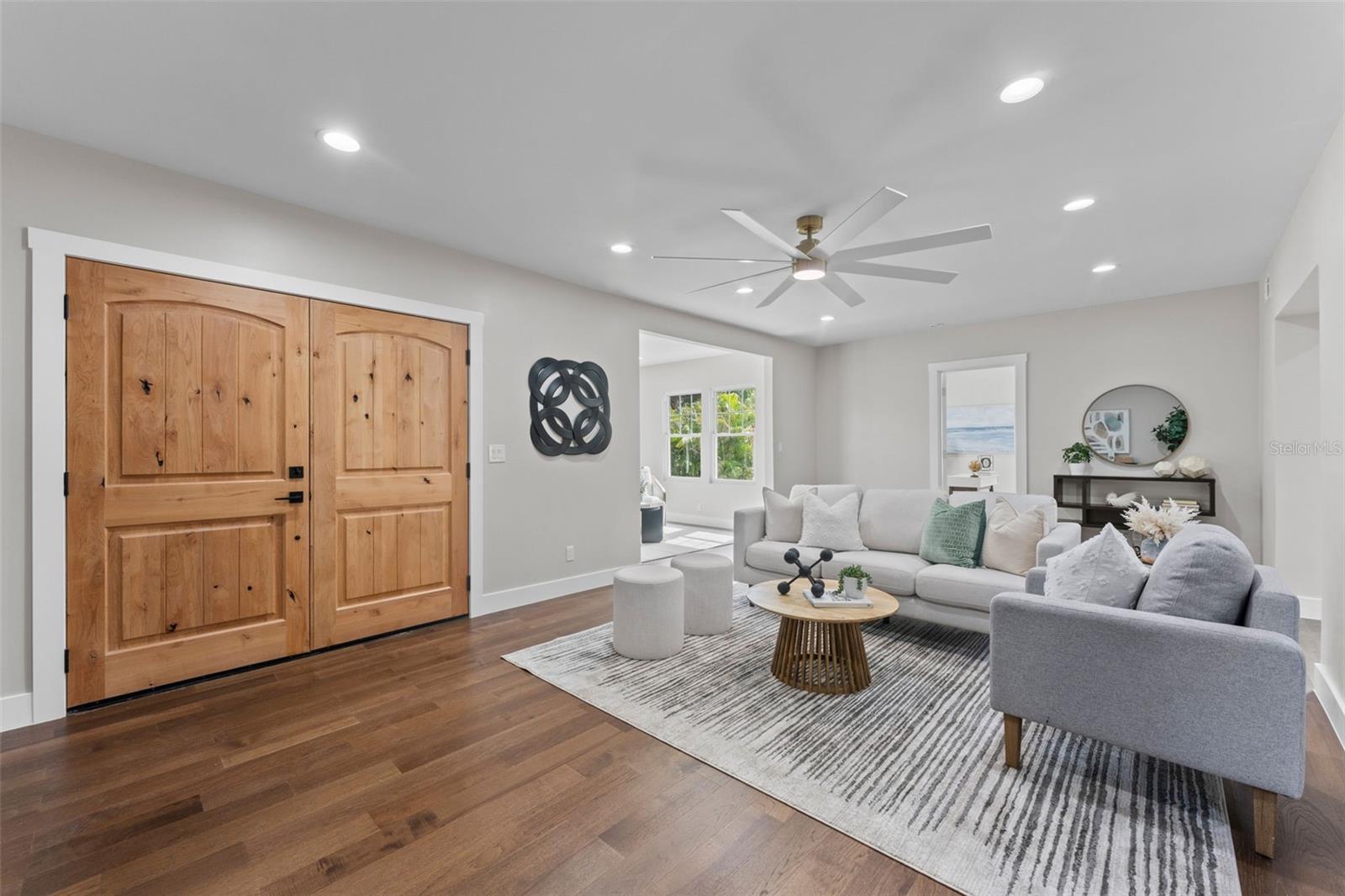 Image 4 of 37 For 851 37th Avenue S