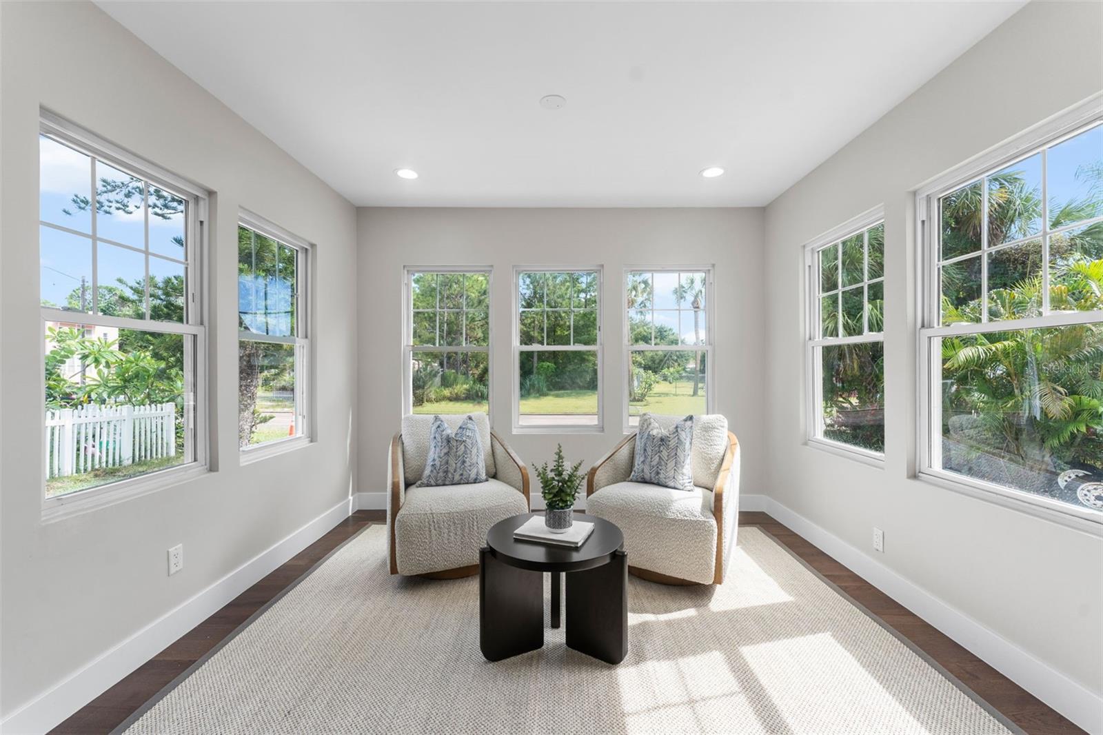 Image 7 of 37 For 851 37th Avenue S