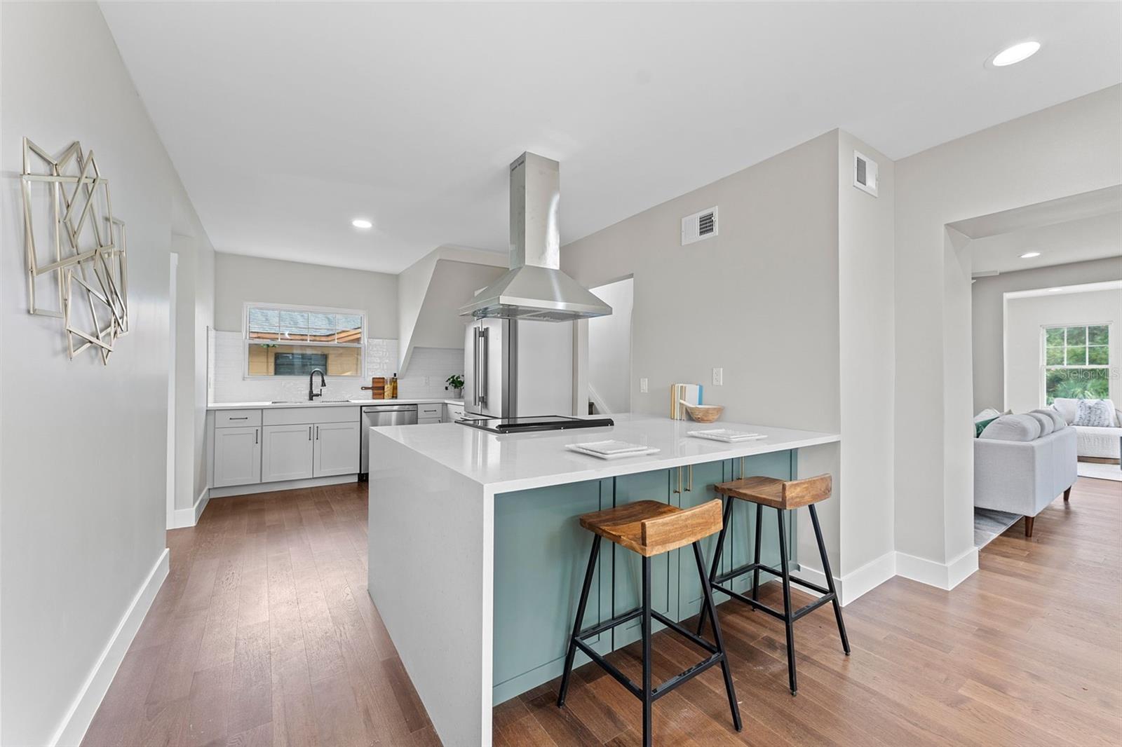 Image 9 of 37 For 851 37th Avenue S