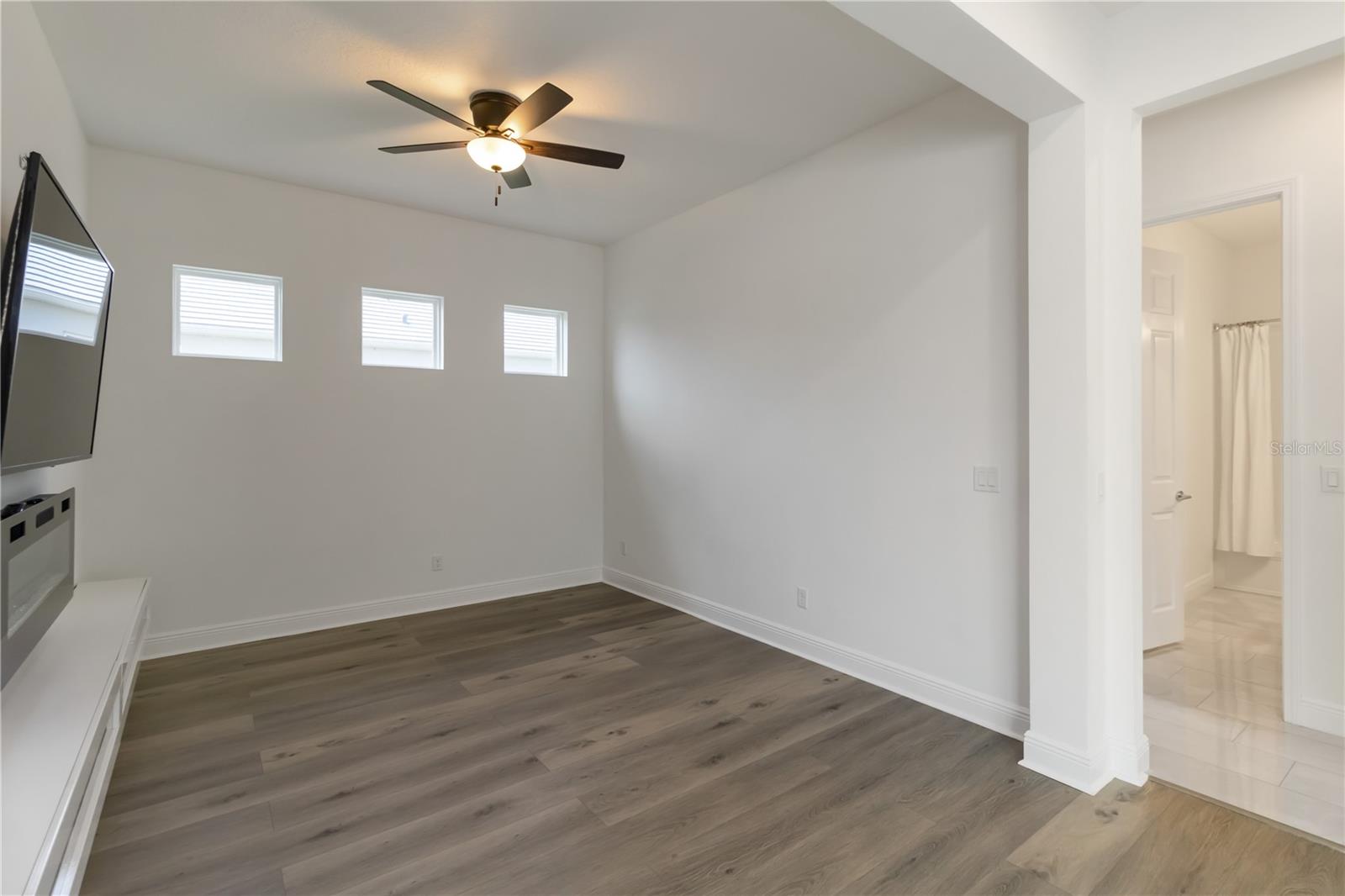 Image 17 of 41 For 15909 39th Glen E