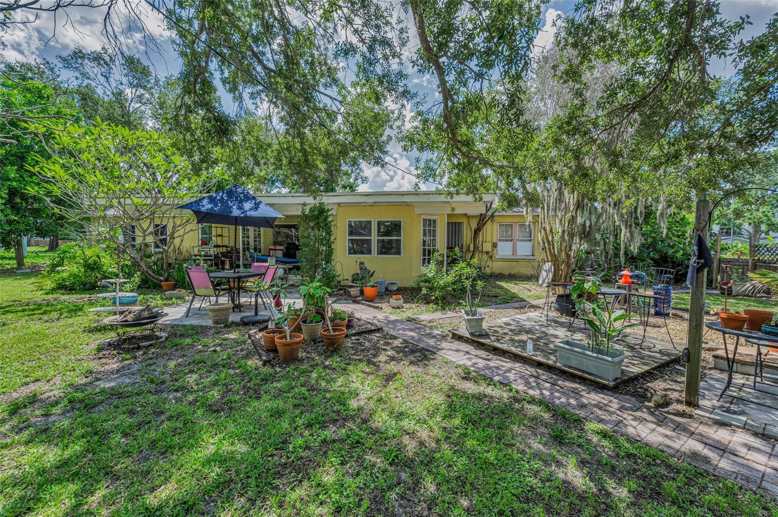 Image 12 of 16 For 645 Villagrande Avenue S