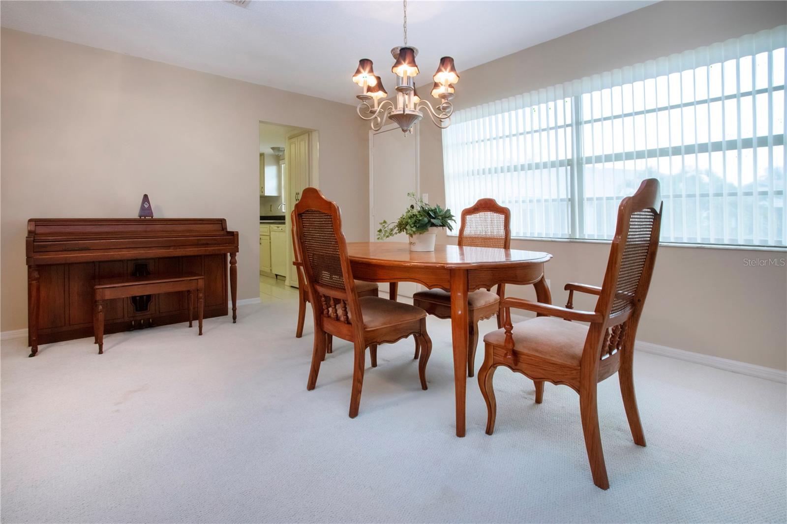 Image 13 of 45 For 2204 Hartlebury Way 460