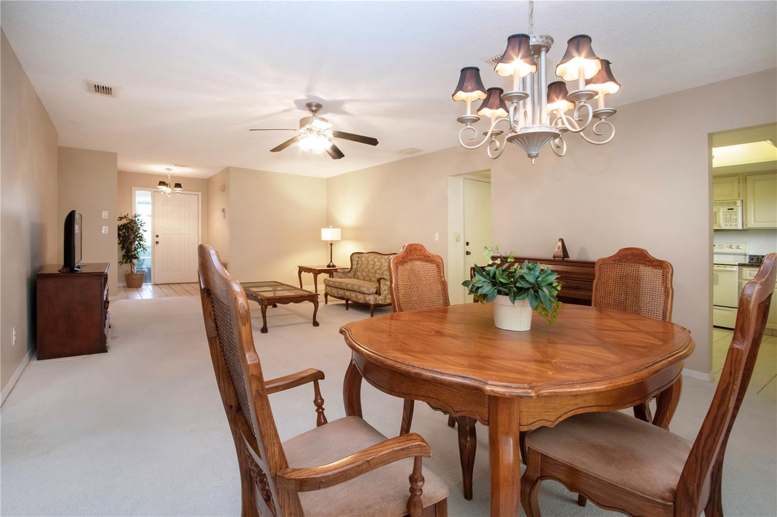 Image 14 of 45 For 2204 Hartlebury Way 460